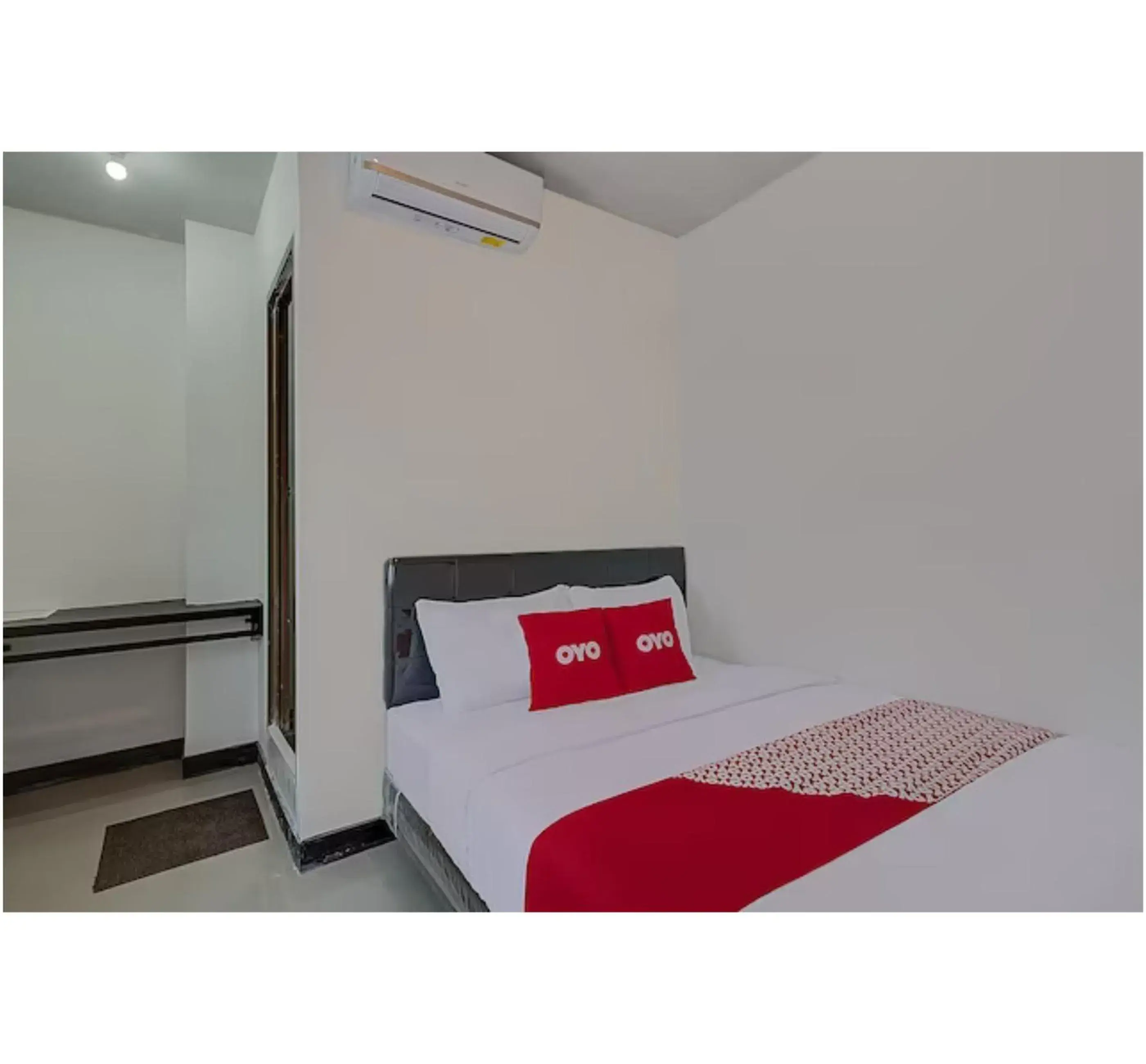 Bed in Capital O 3198 Sukomanunggal Inn Bed in Capital O 3198 Sukomanunggal Inn