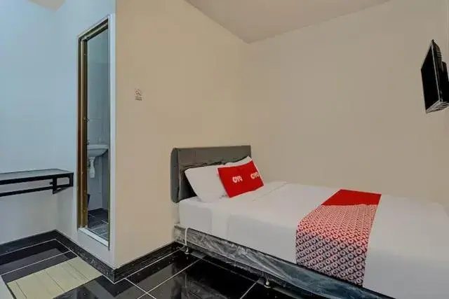 Bedroom, Bed in Capital O 3198 Sukomanunggal Inn Bedroom, Bed in Capital O 3198 Sukomanunggal Inn