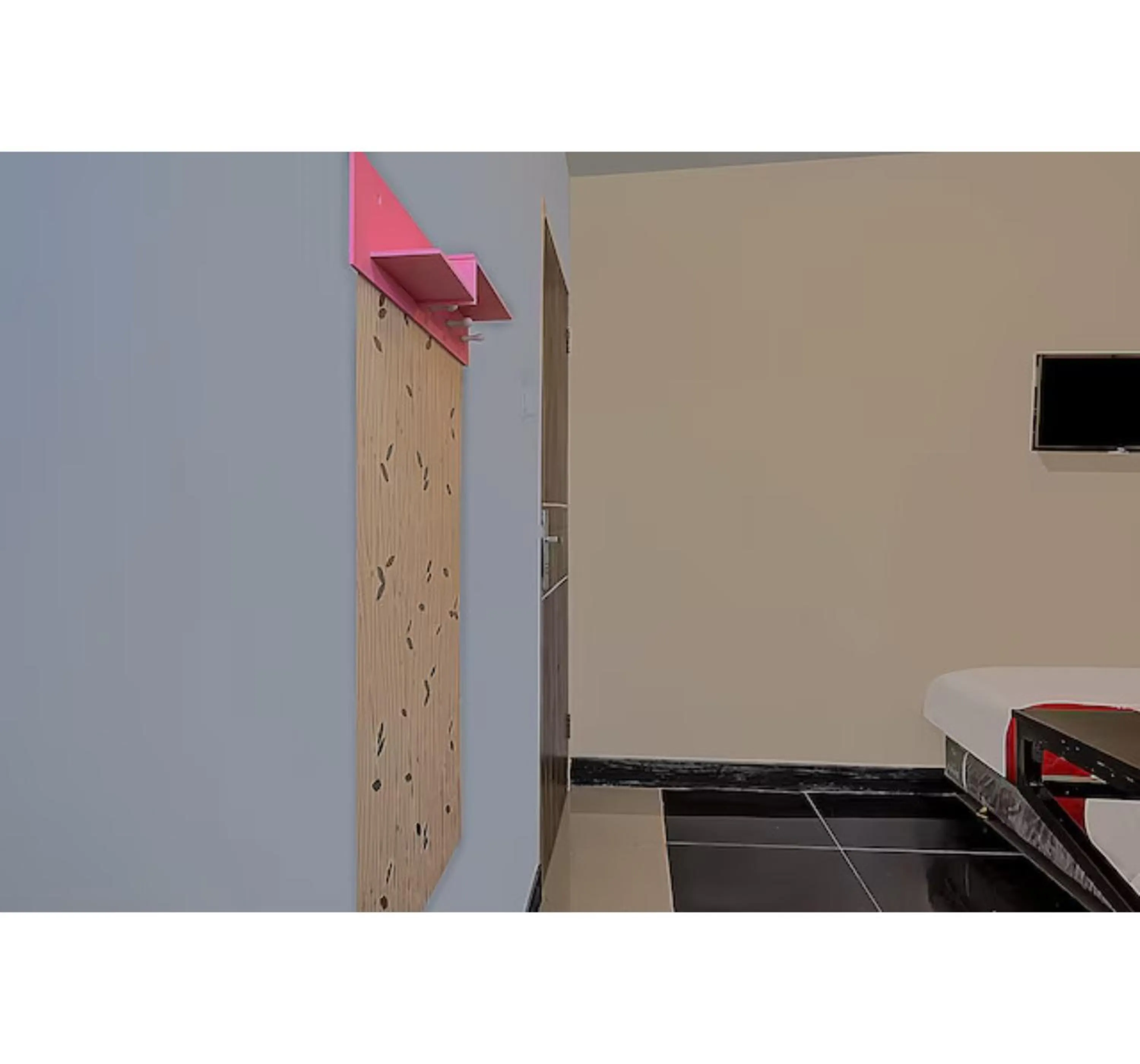 Bedroom in Capital O 3198 Sukomanunggal Inn