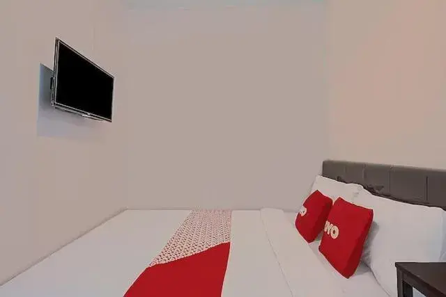 Bedroom, Bed in Capital O 3198 Sukomanunggal Inn Bedroom, Bed in Capital O 3198 Sukomanunggal Inn