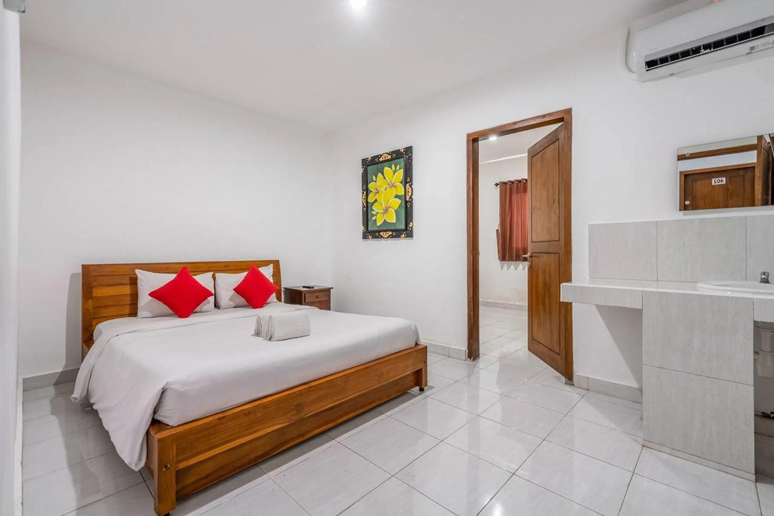 Deluxe Double Room in Ganandra Stay Denpasar