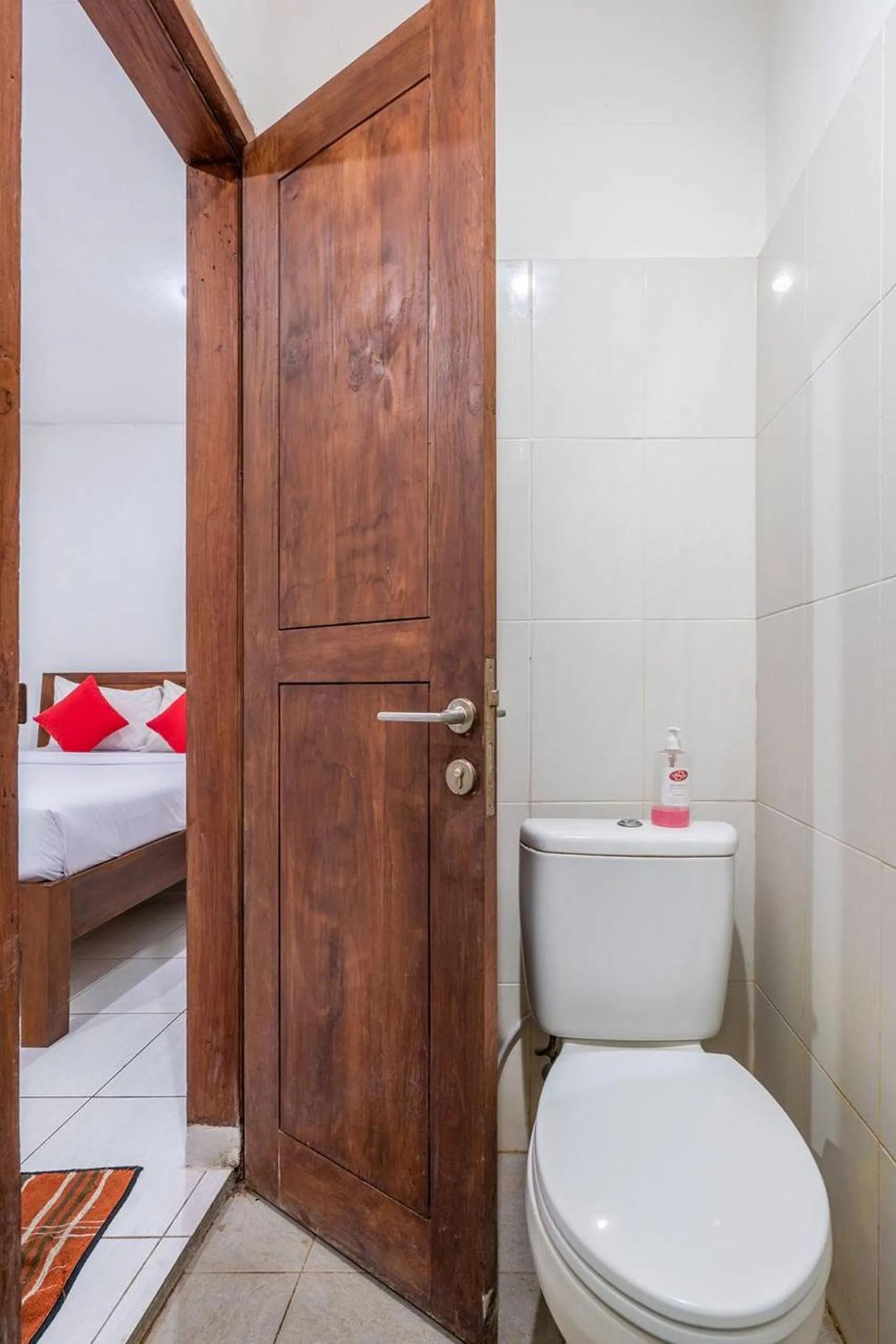 Bathroom, Bed in Ganandra Stay Denpasar