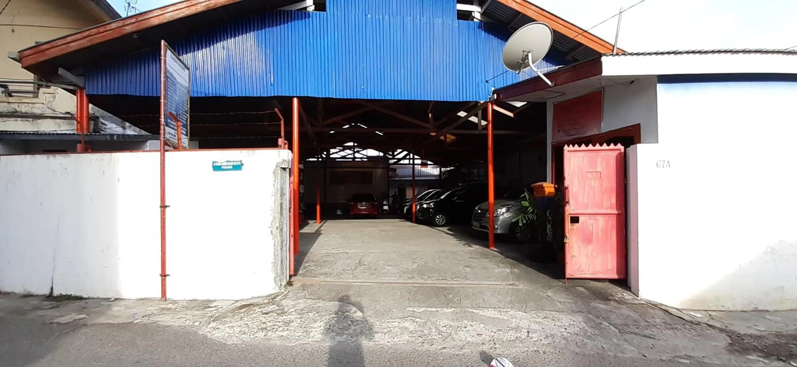 Facade/entrance in Hotel O Gurita Residence Syariah