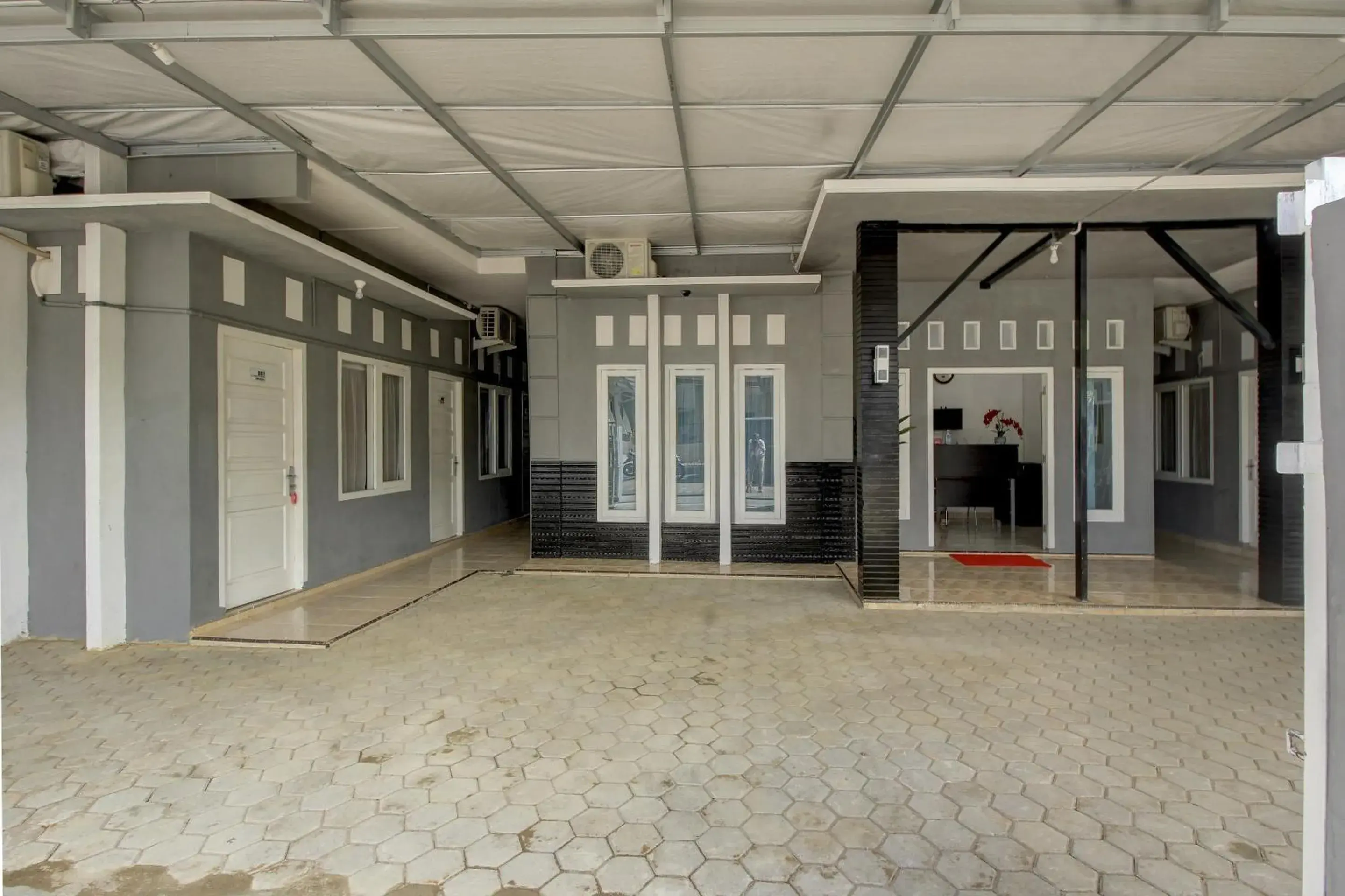 Facade/entrance in OYO Life 3415 Penginapan Wimane Facade/entrance in OYO Life 3415 Penginapan Wimane