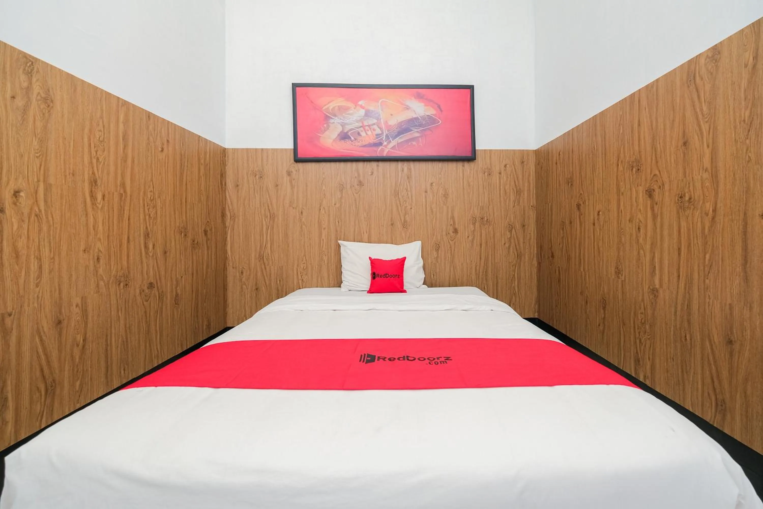 Bed in RedDoorz Syariah near RSUD Tuban