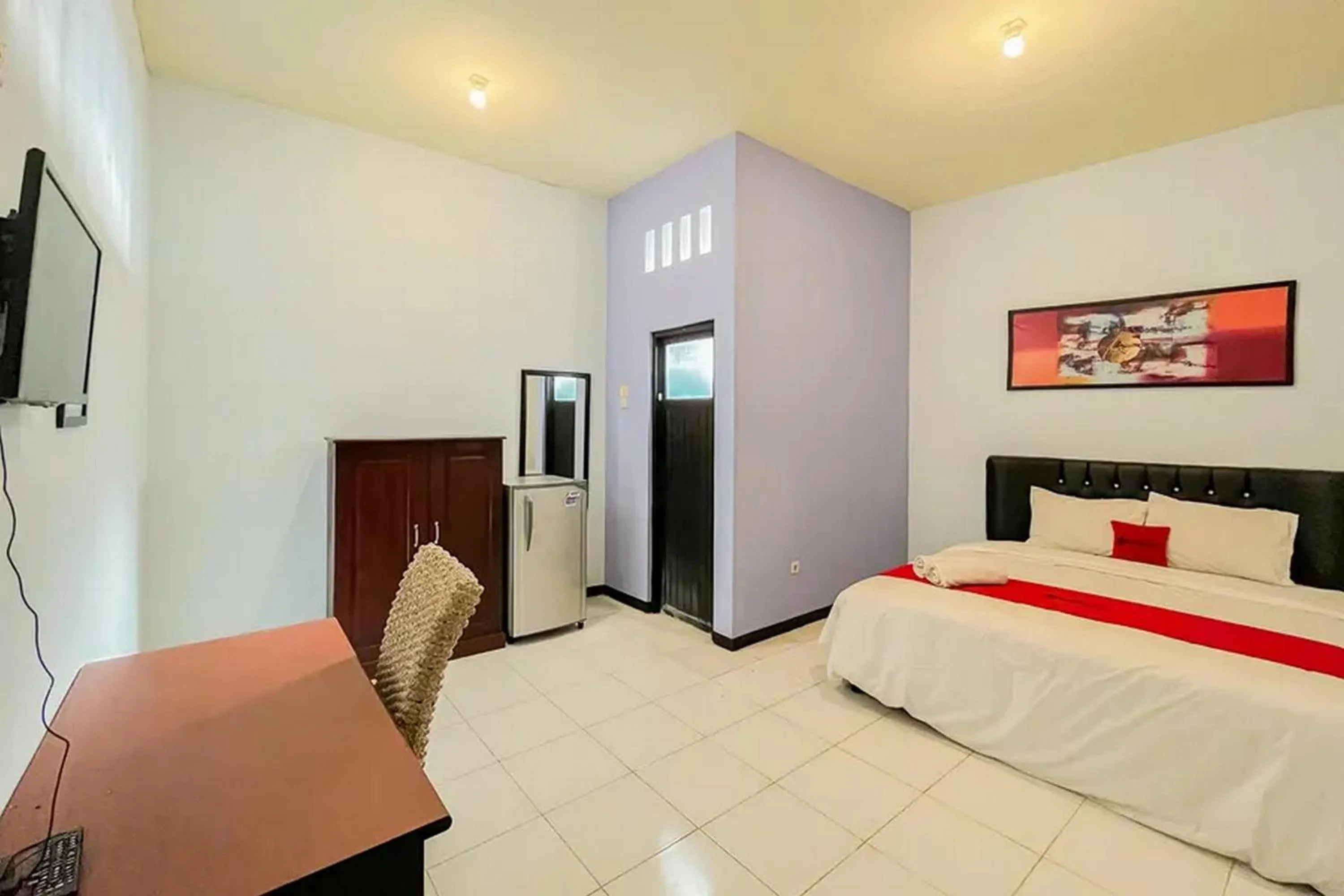 Bed in RedDoorz Syariah near RSUD Tuban