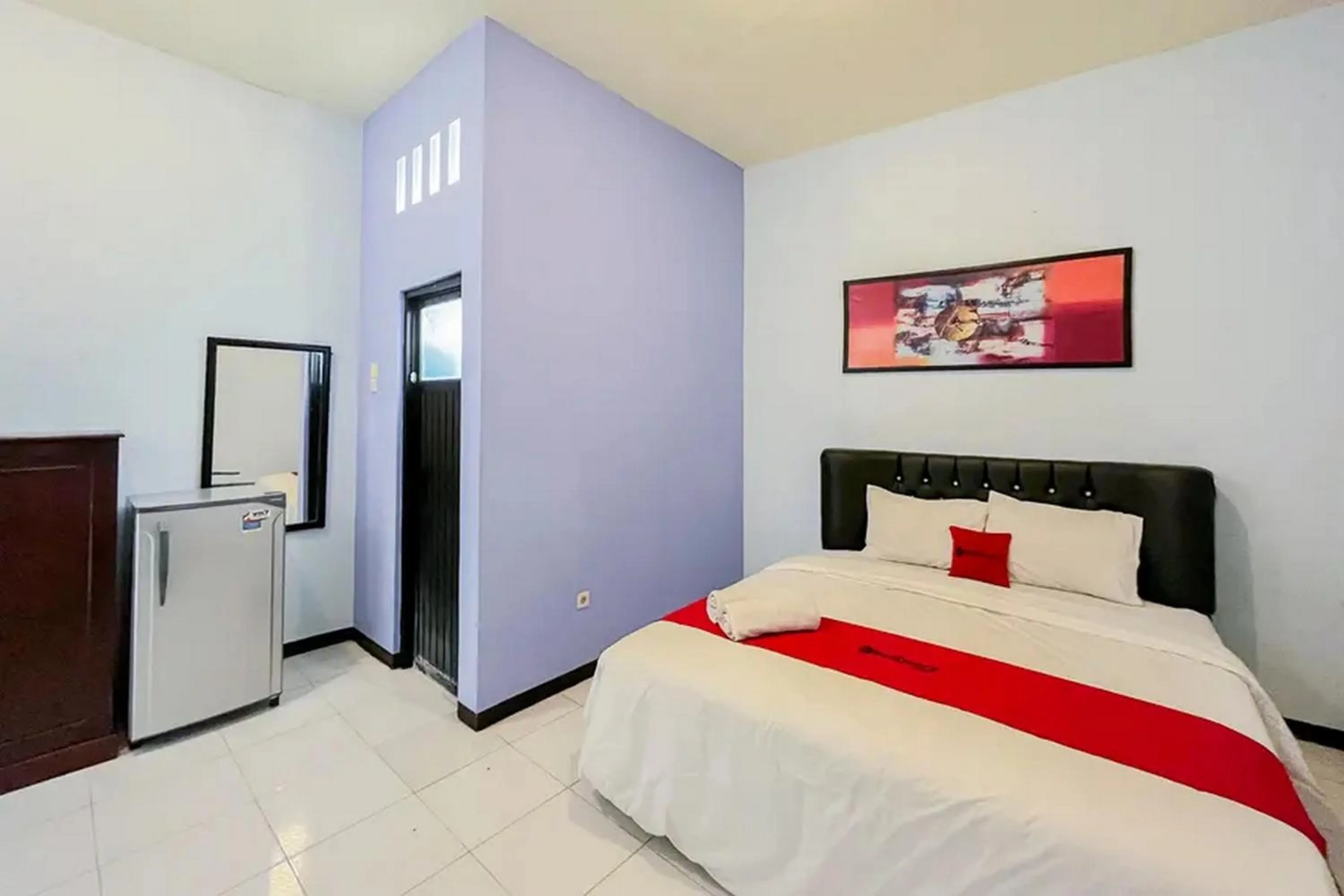 Bed in RedDoorz Syariah near RSUD Tuban