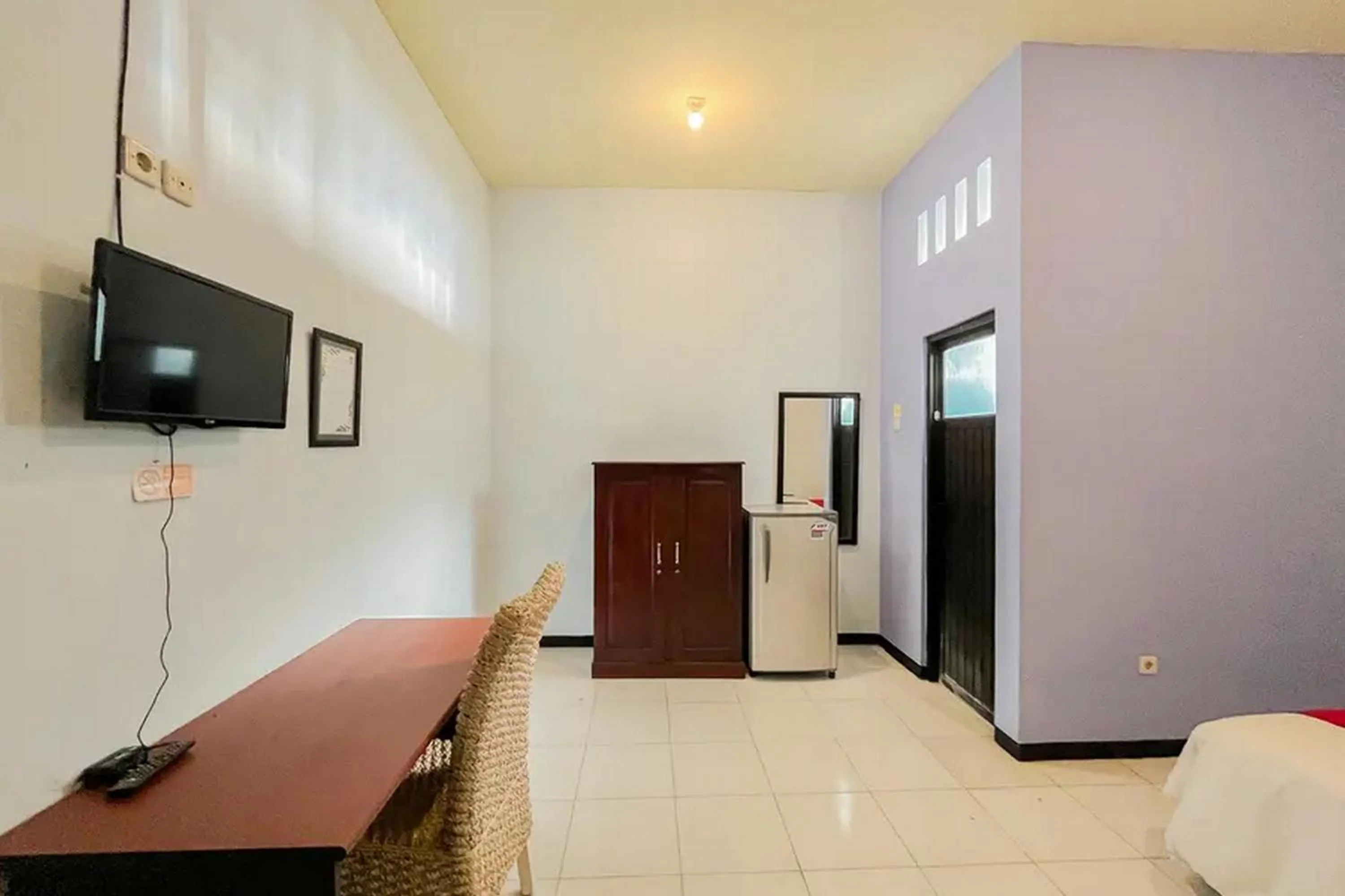 Bed in RedDoorz Syariah near RSUD Tuban