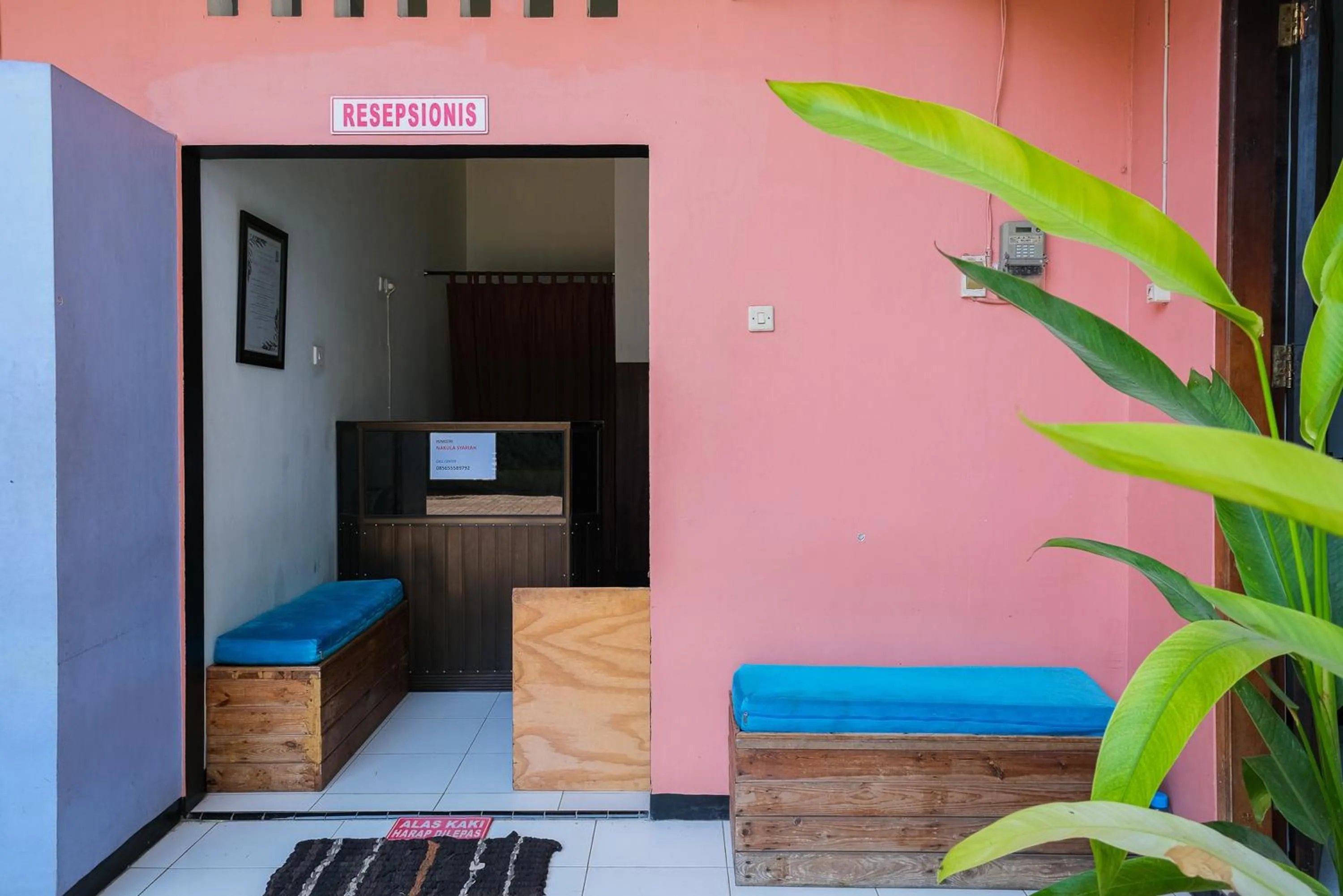 Facade/entrance in RedDoorz Syariah near RSUD Tuban