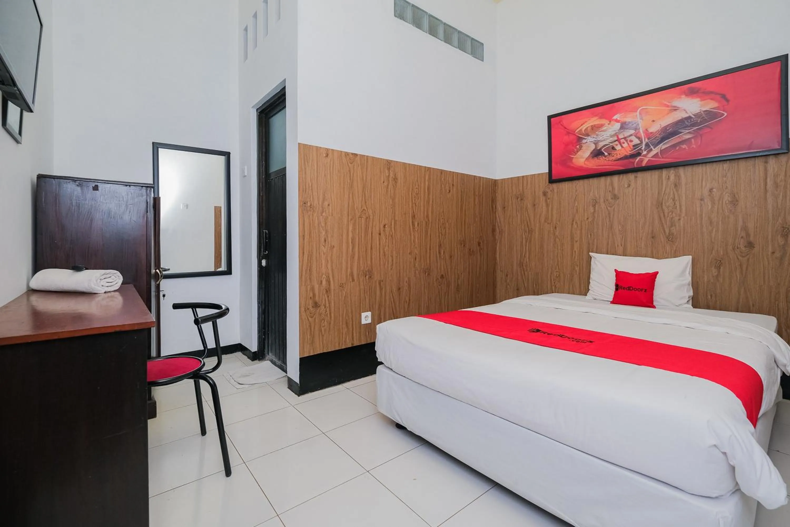 Bed in RedDoorz Syariah near RSUD Tuban