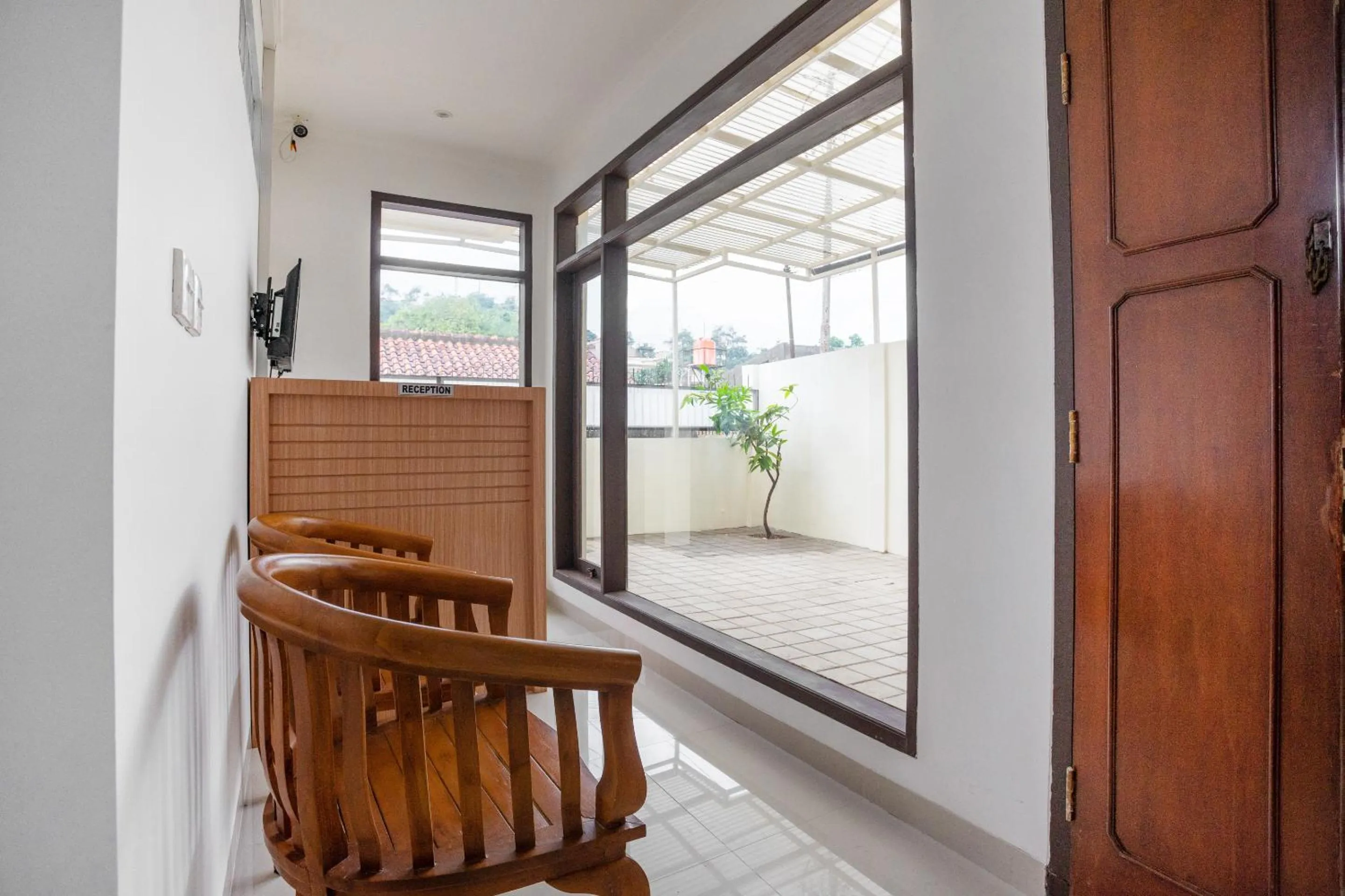 Lobby or reception in Hotel O Hegarbudhi Residence