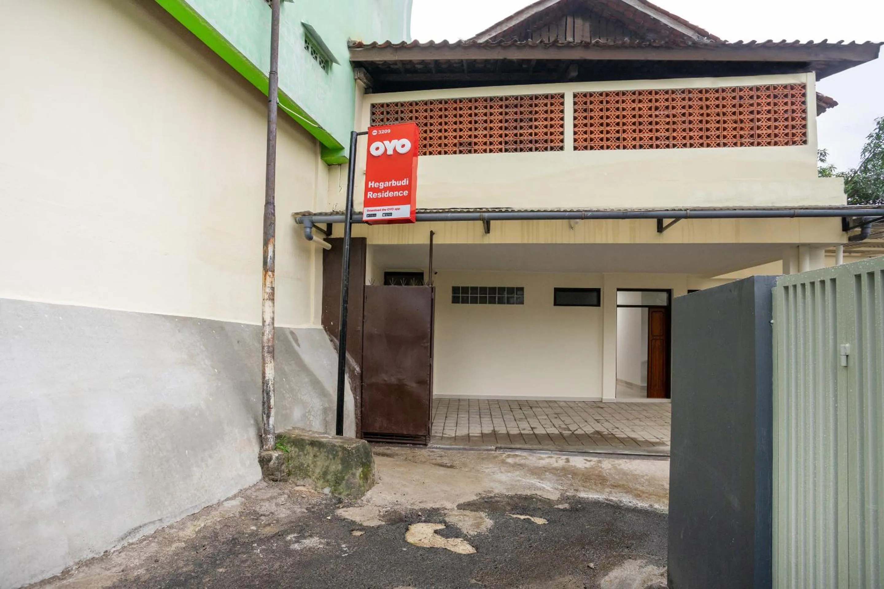 Facade/entrance in Hotel O Hegarbudhi Residence