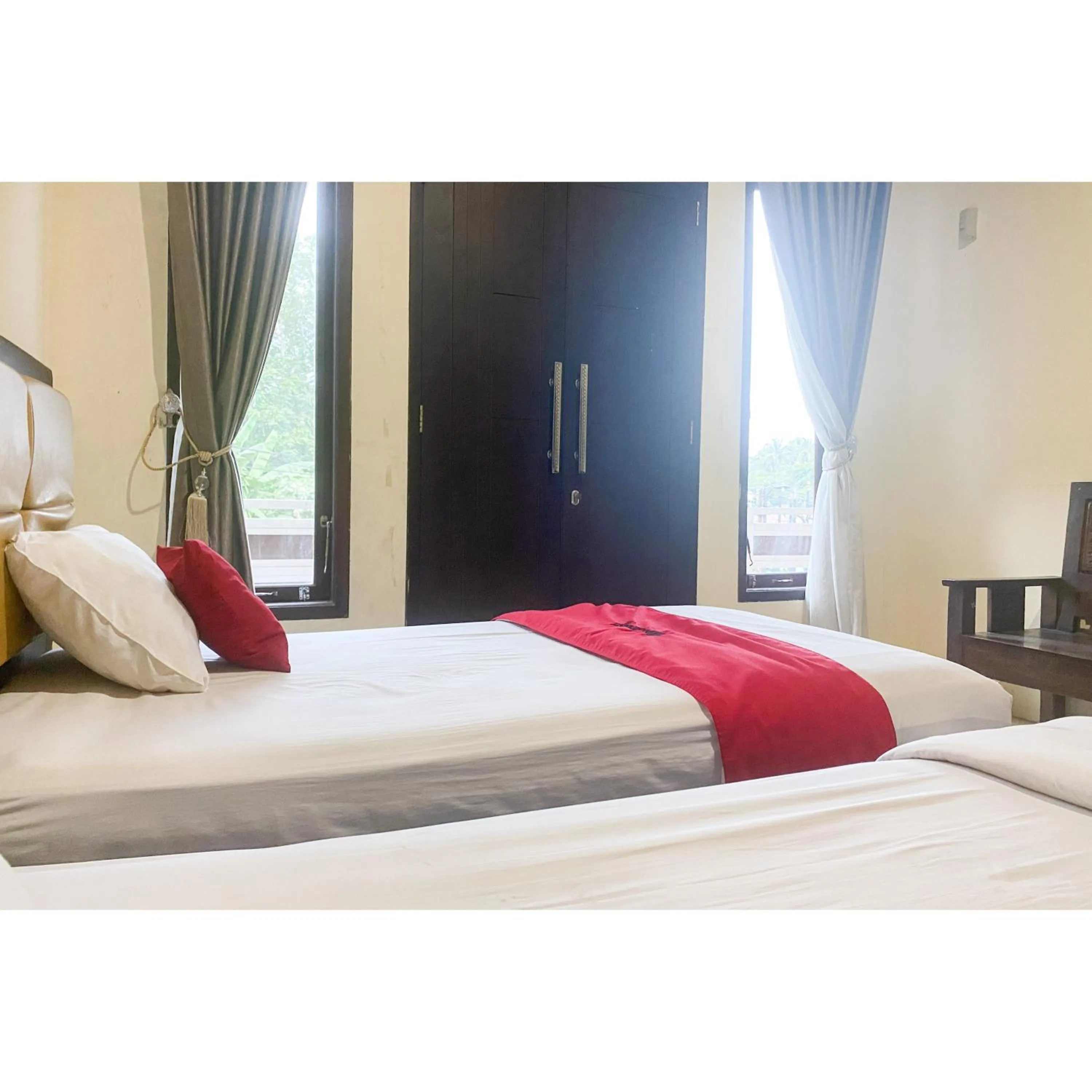 Bedroom, Bed in OYO Life 3365 Griya Nusantara Syariah