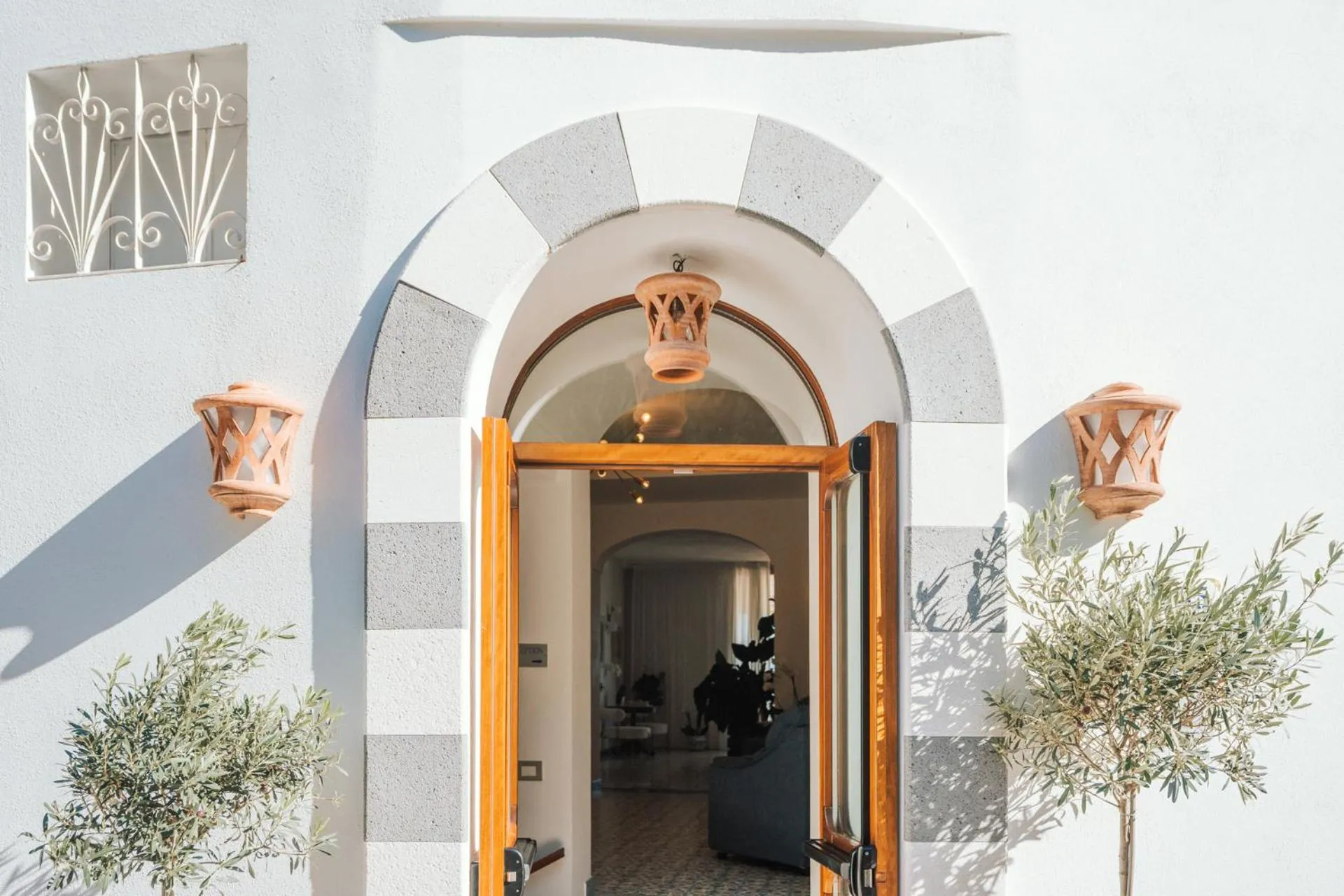 Facade/entrance in HOTEL ZI'NTONIO