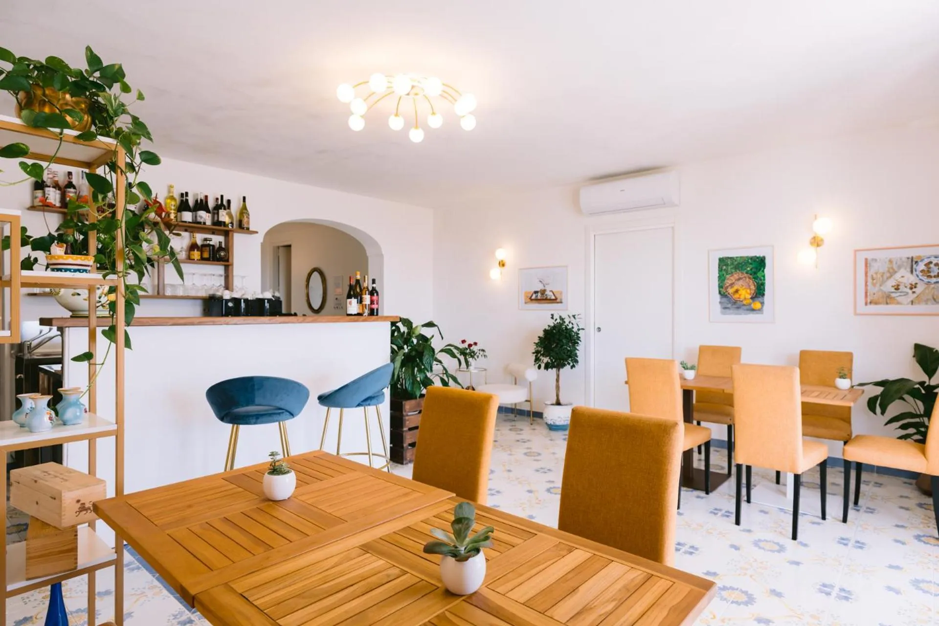 Lounge or bar in HOTEL ZI'NTONIO