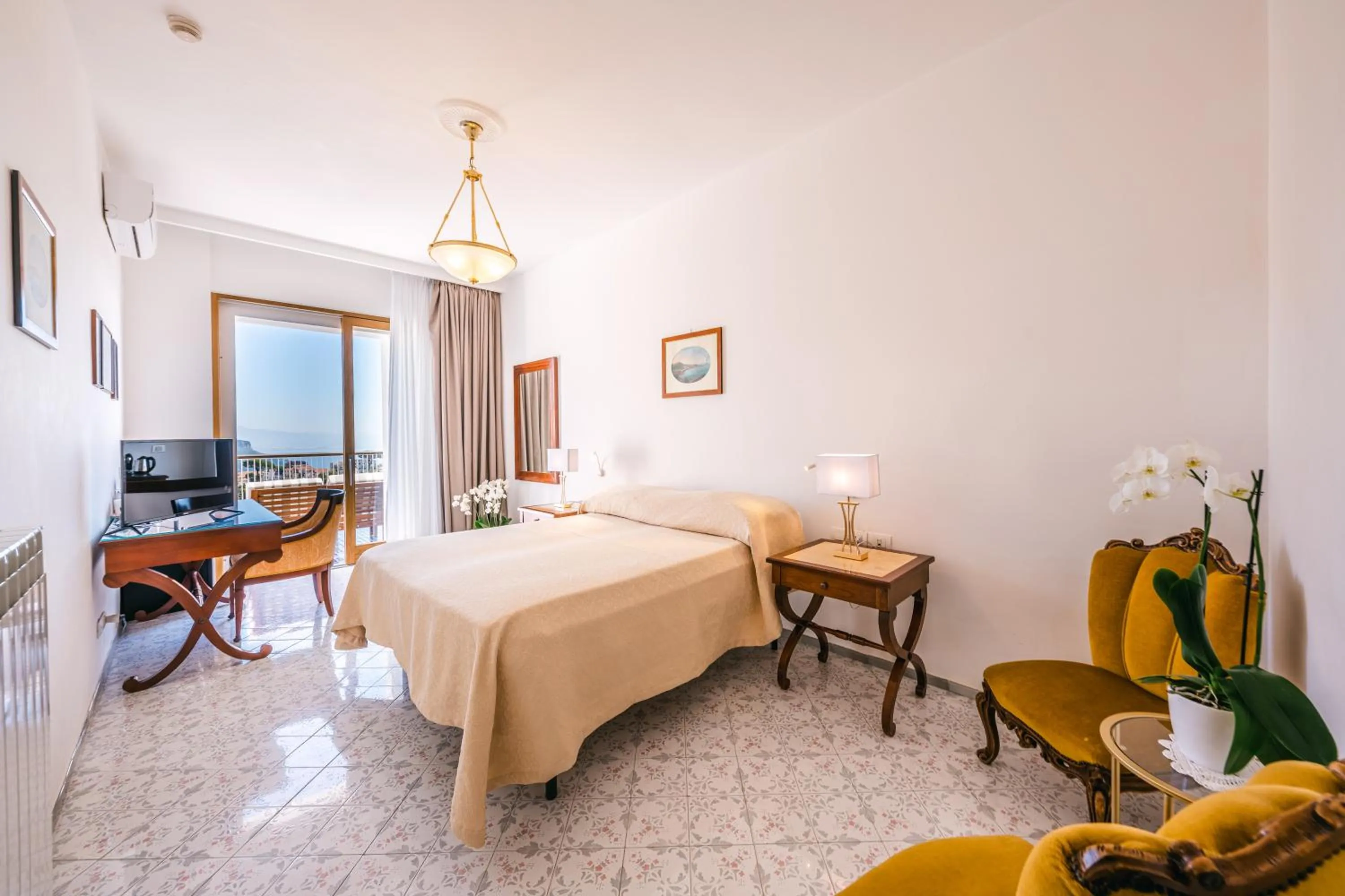 Bedroom, Bed in HOTEL ZI'NTONIO