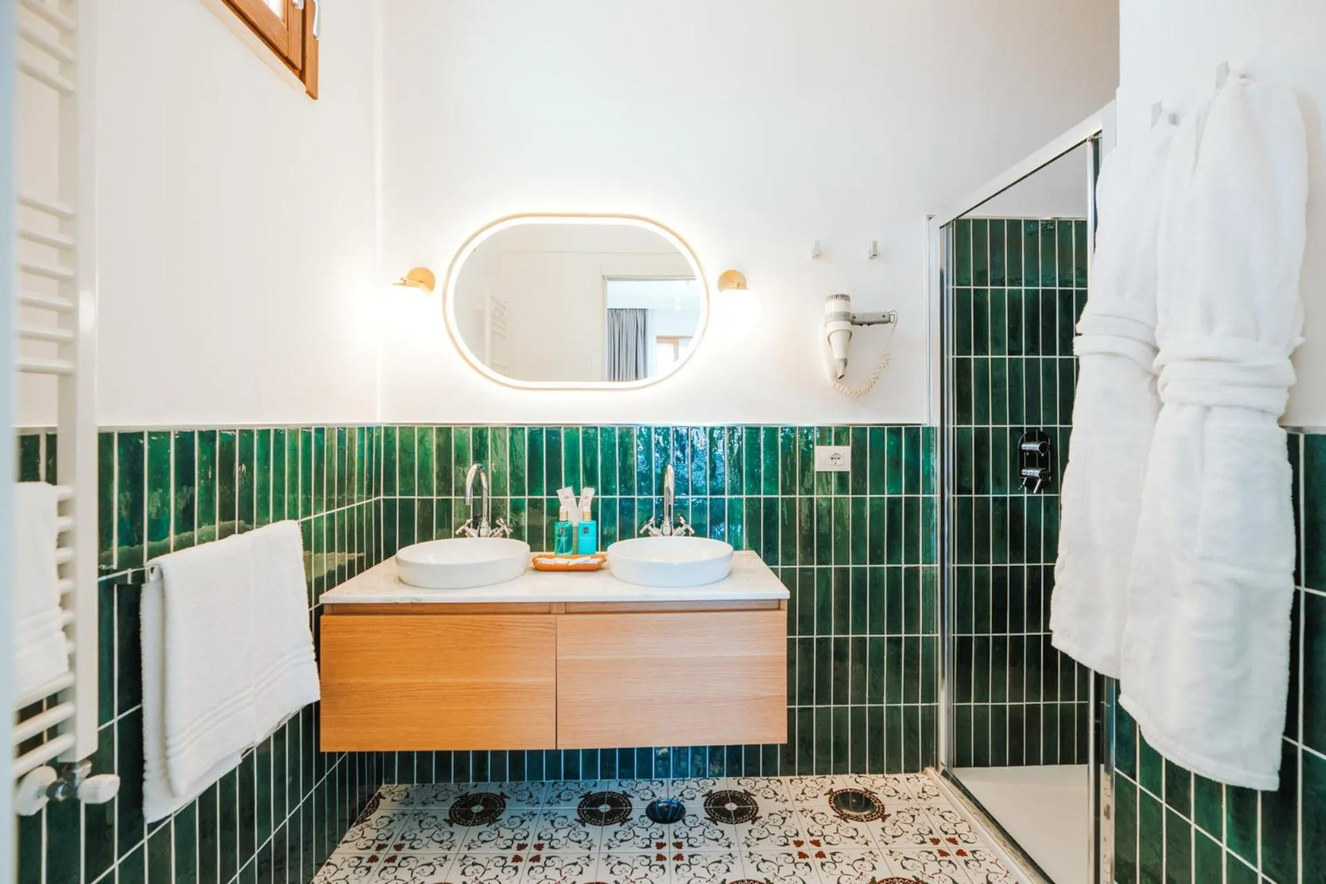 Shower in HOTEL ZI'NTONIO