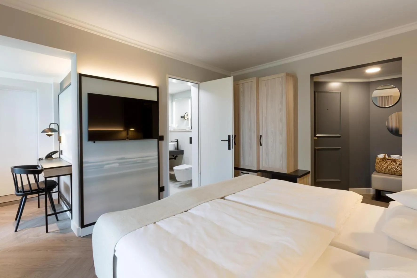 Photo of the whole room, Bed in Hotel Kaiserhof Heringsdorf