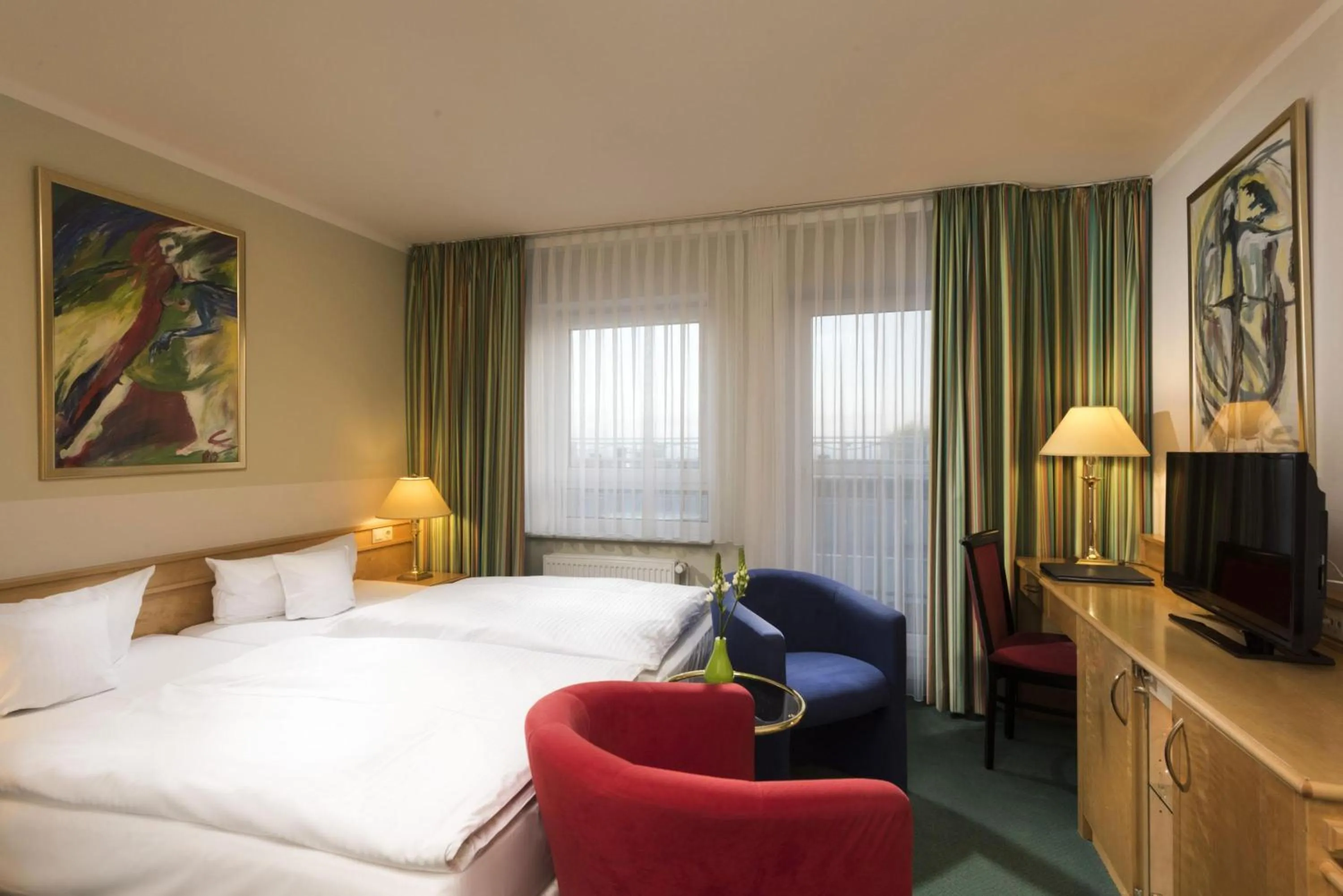 Photo of the whole room, Bed in Hotel Kaiserhof Heringsdorf