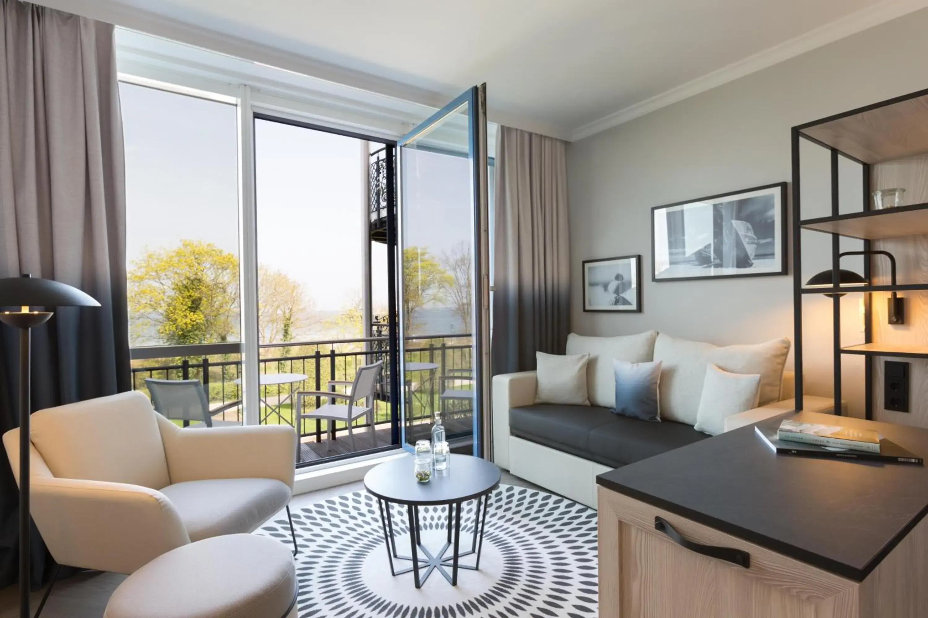 Renovated Deluxe Double Room with Balcony - single occupancy in Hotel Kaiserhof Heringsdorf Renovated Deluxe Double Room with Balcony - single occupancy in Hotel Kaiserhof Heringsdorf