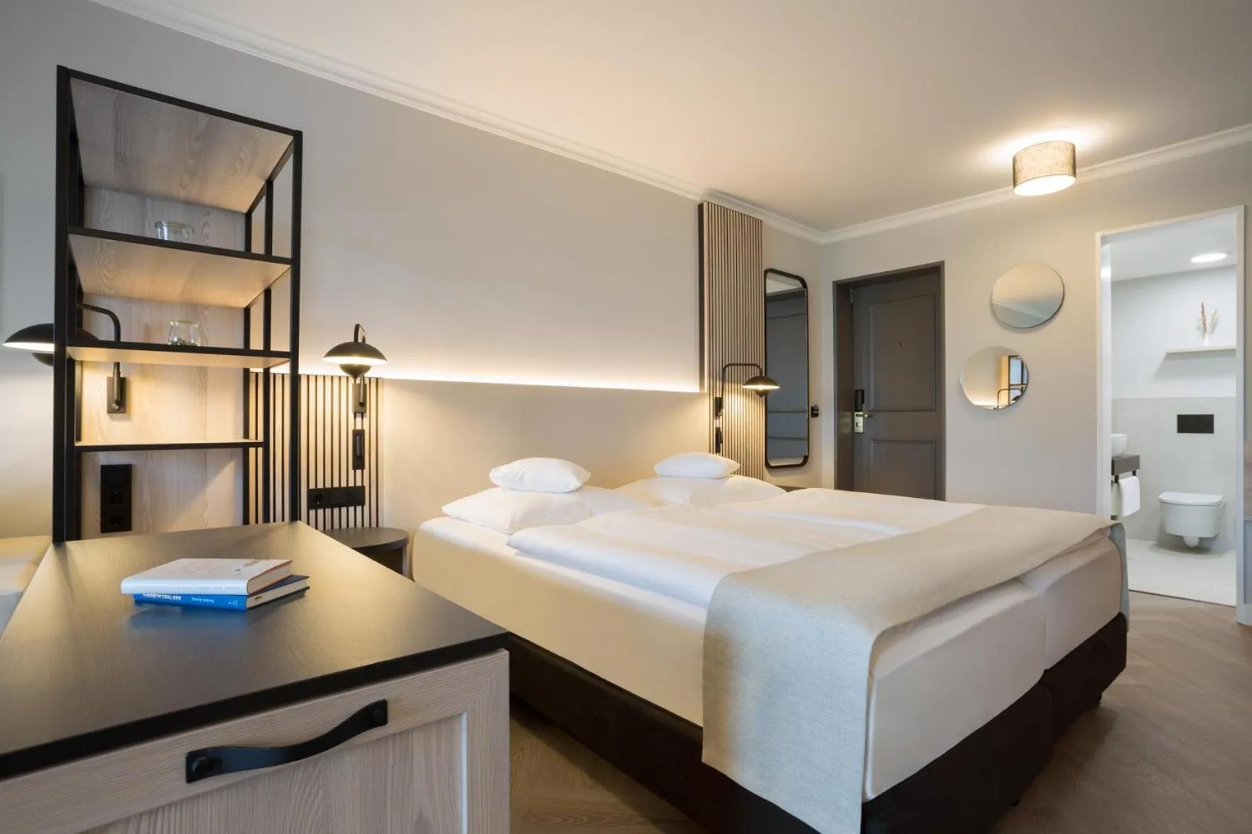 Photo of the whole room, Bed in Hotel Kaiserhof Heringsdorf