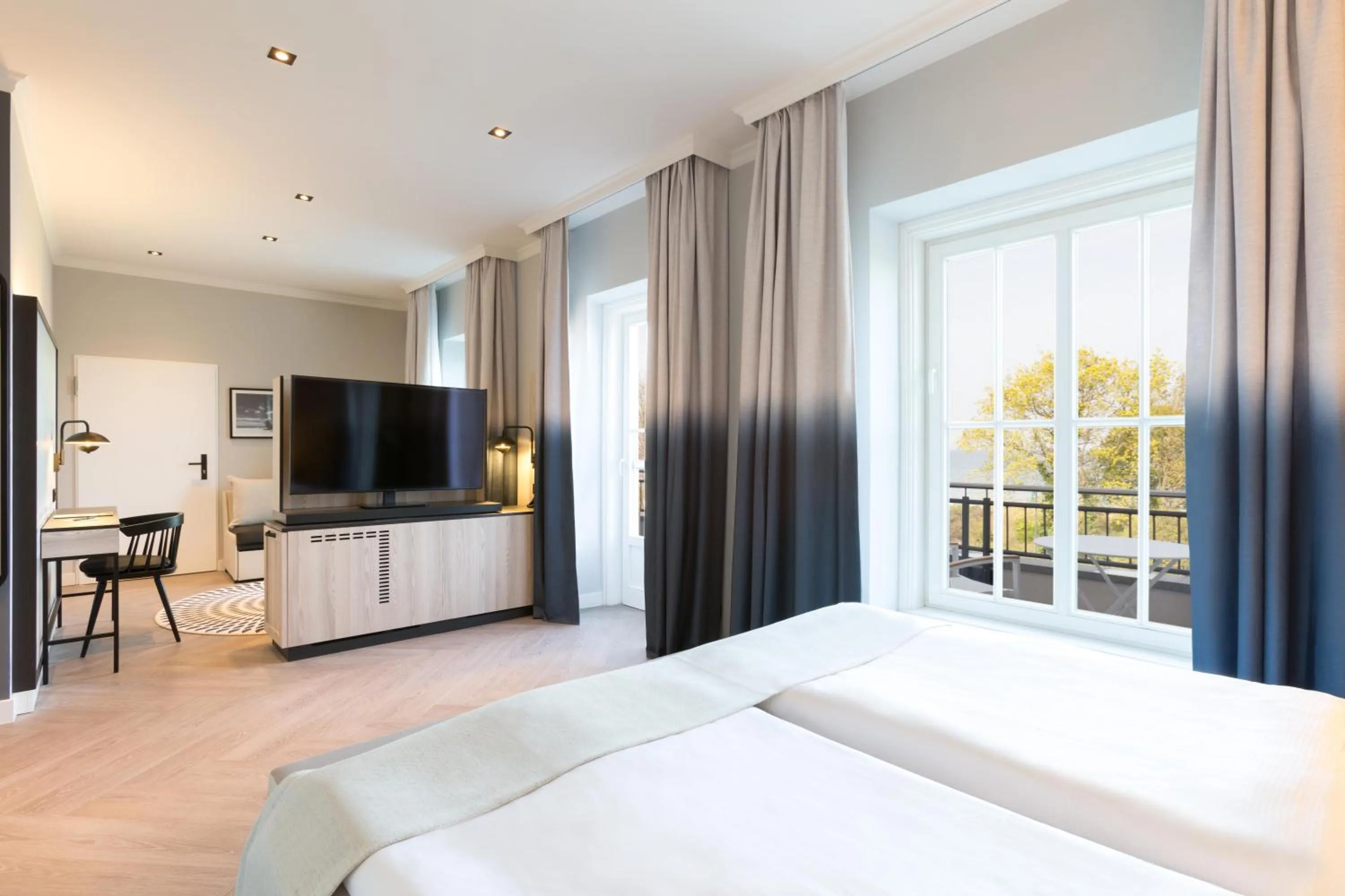 Photo of the whole room, Bed in Hotel Kaiserhof Heringsdorf