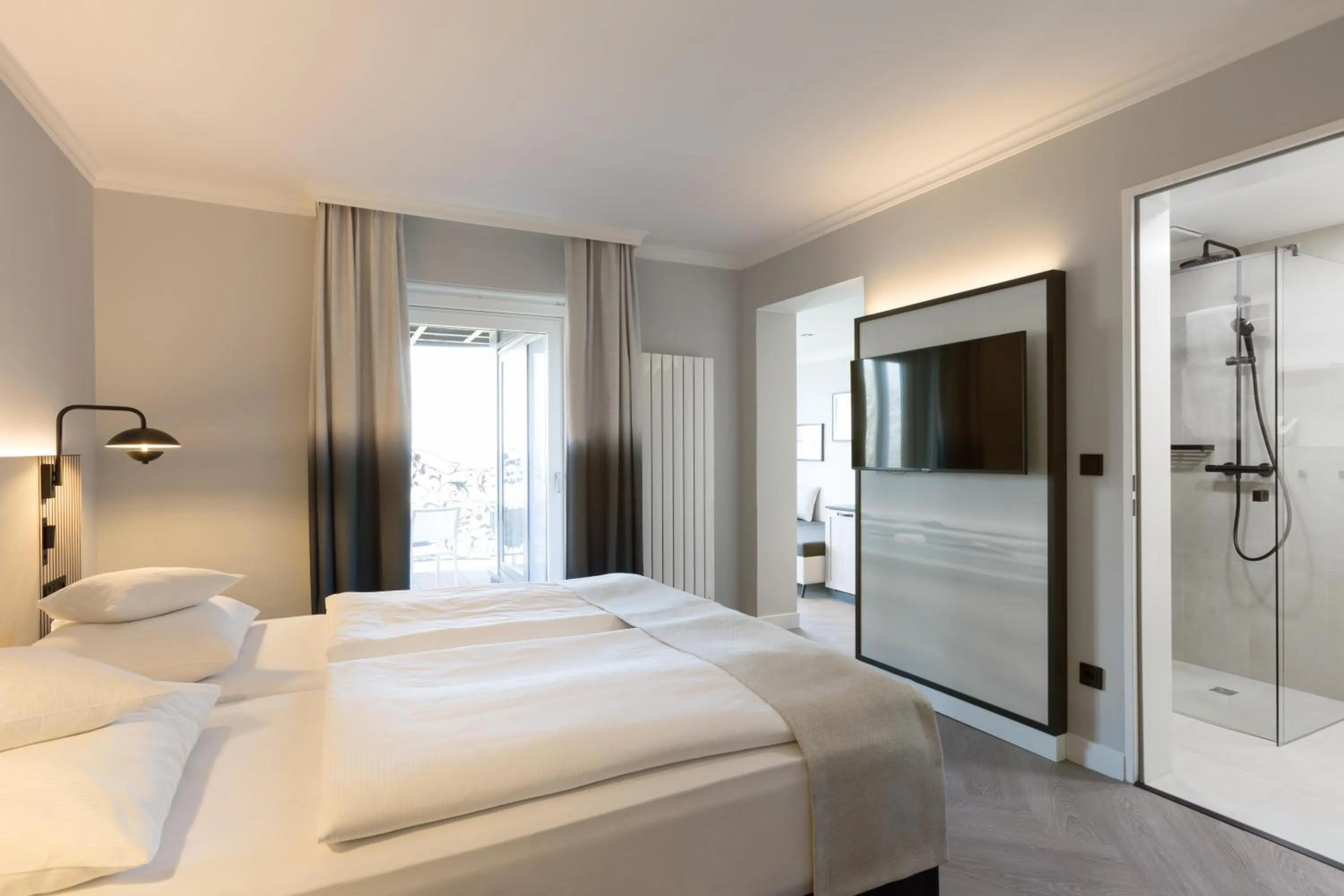 Photo of the whole room, Bed in Hotel Kaiserhof Heringsdorf