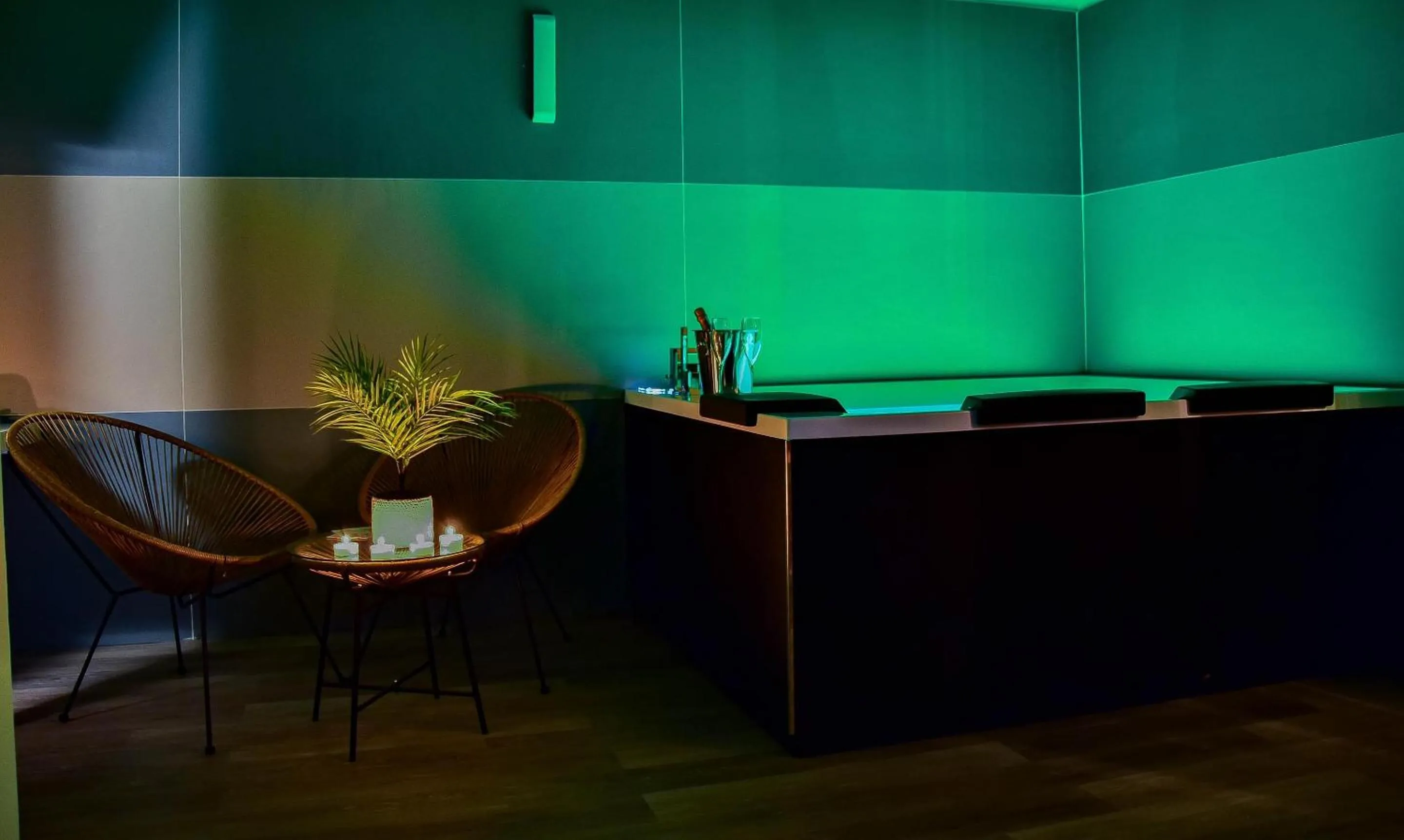 Suite with Hot Tub in Abside Suite & Spa