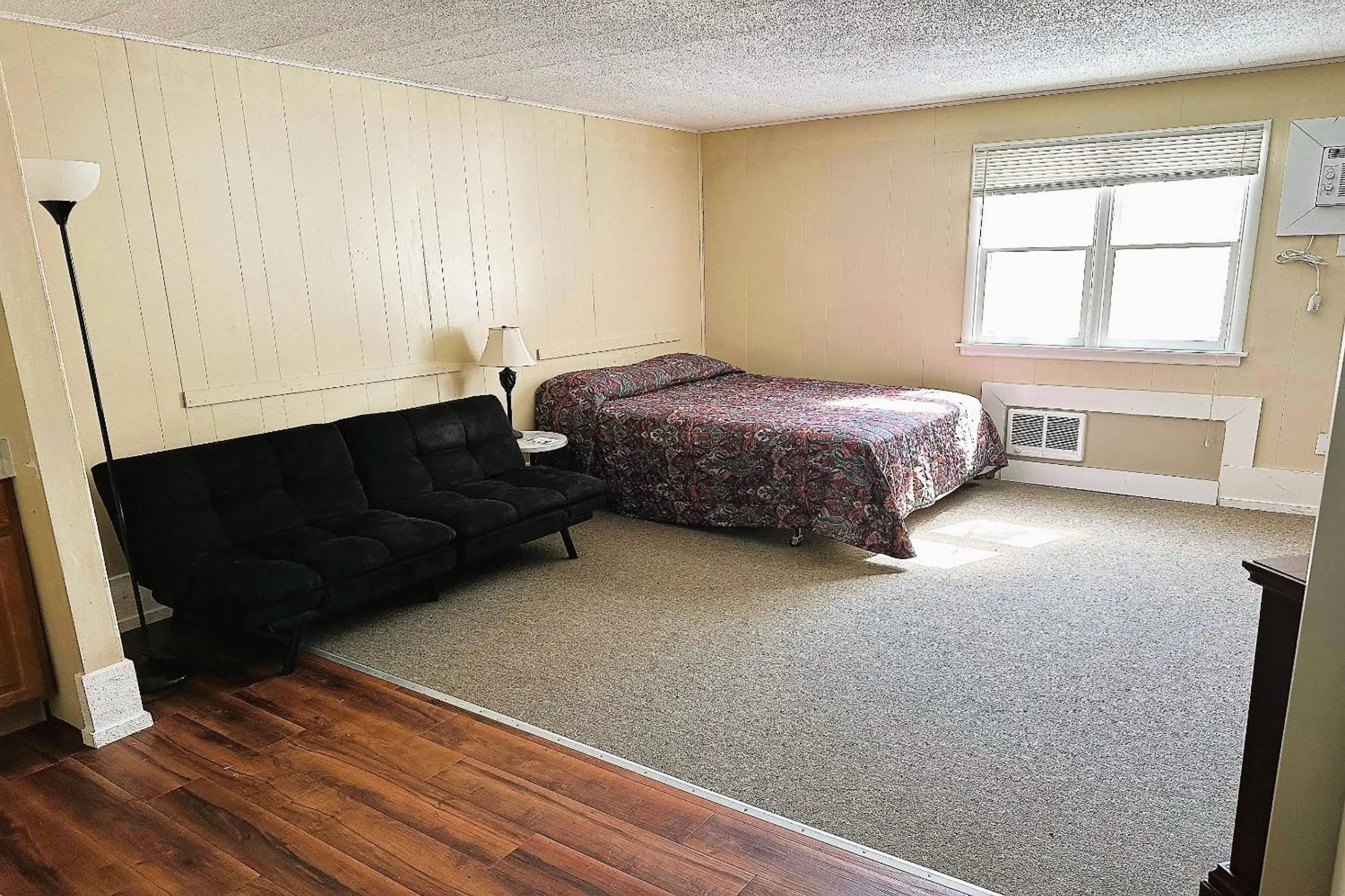 Bedroom, Bed in Love Hotels Timberline By OYO Lake Superior