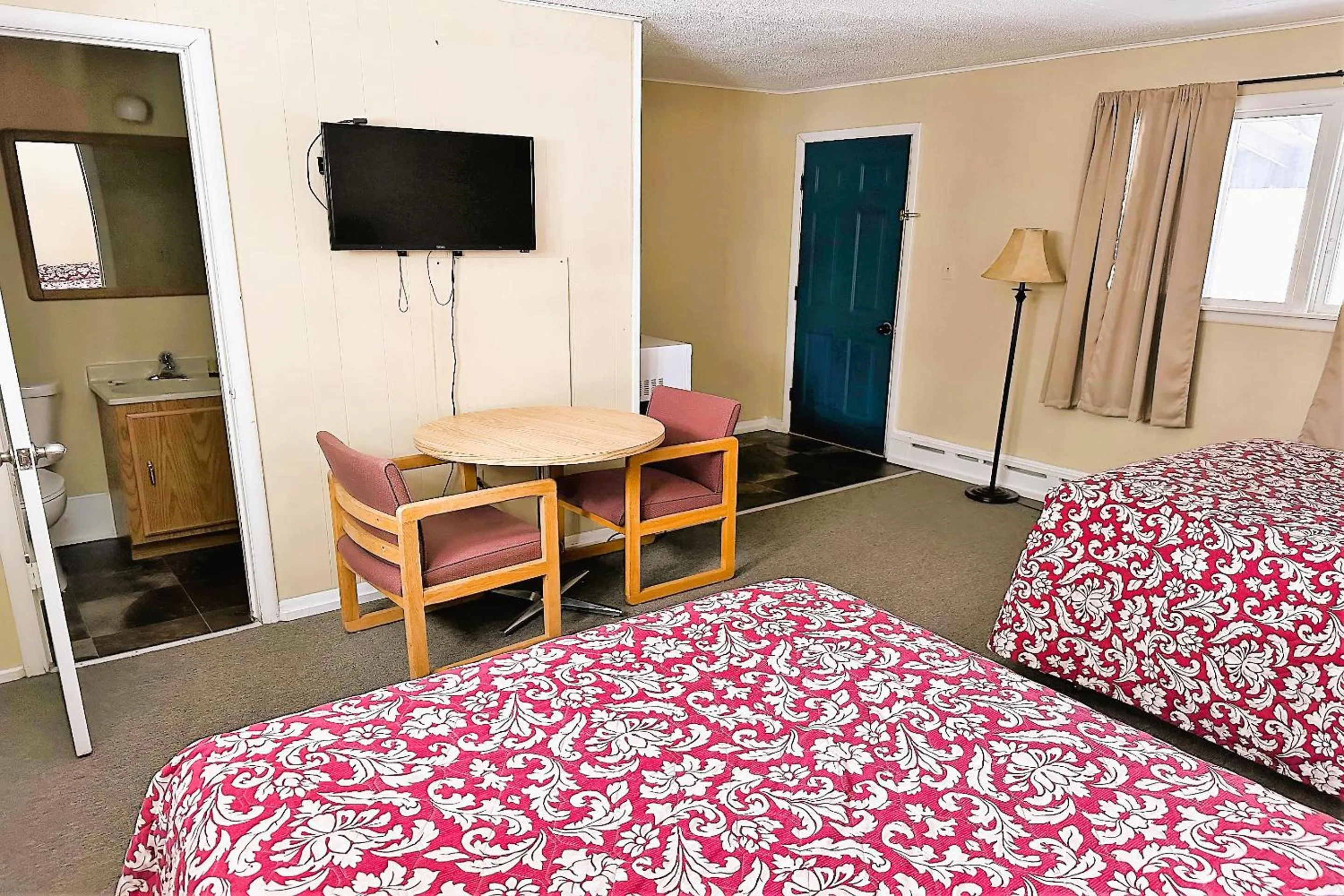 Bedroom, Bed in Love Hotels Timberline By OYO Lake Superior