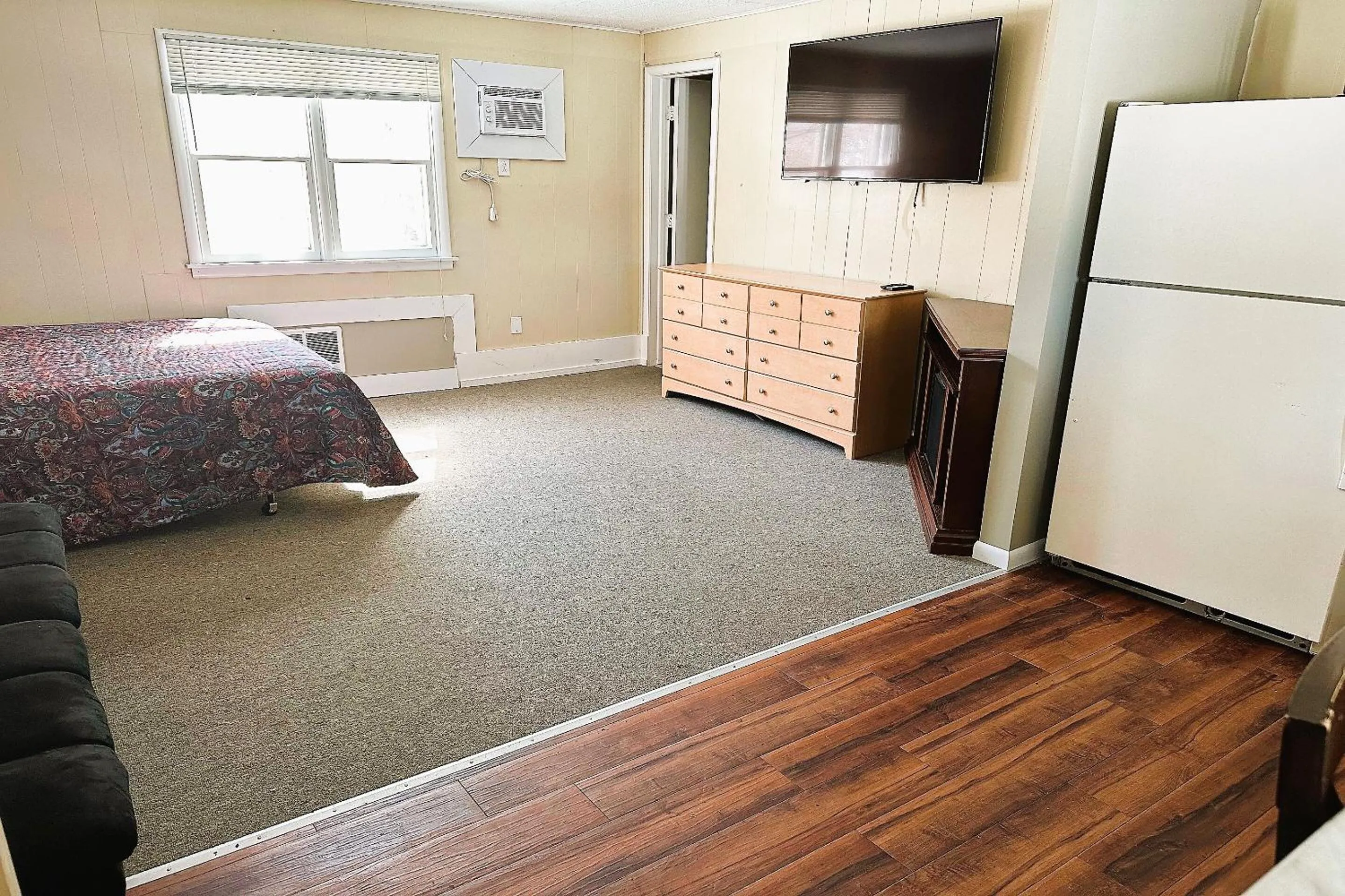 Bedroom, Bed in Love Hotels Timberline By OYO Lake Superior