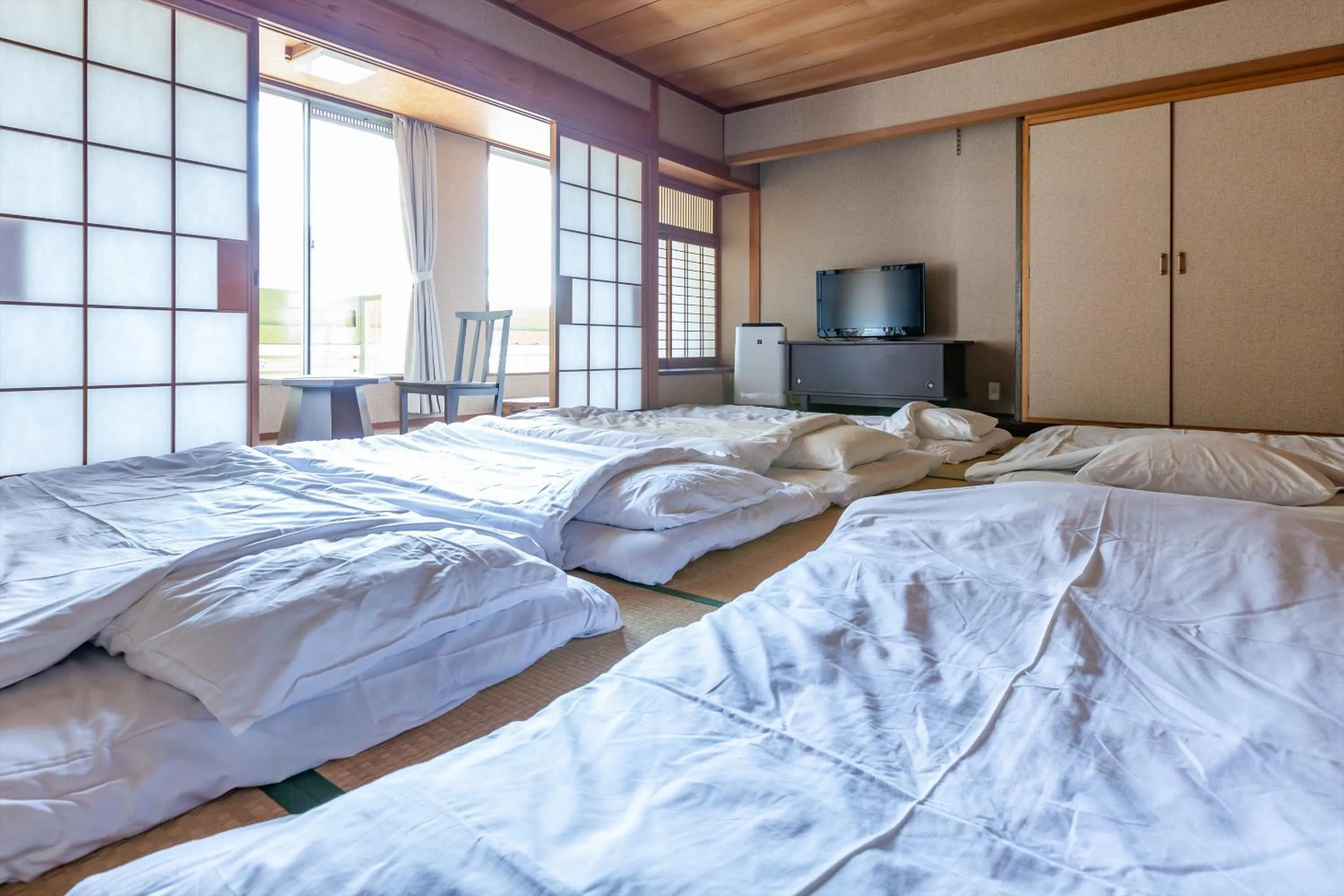 Bed, TV/Entertainment Center in Tabist Spa Yubara Okayama Yubaraonsen