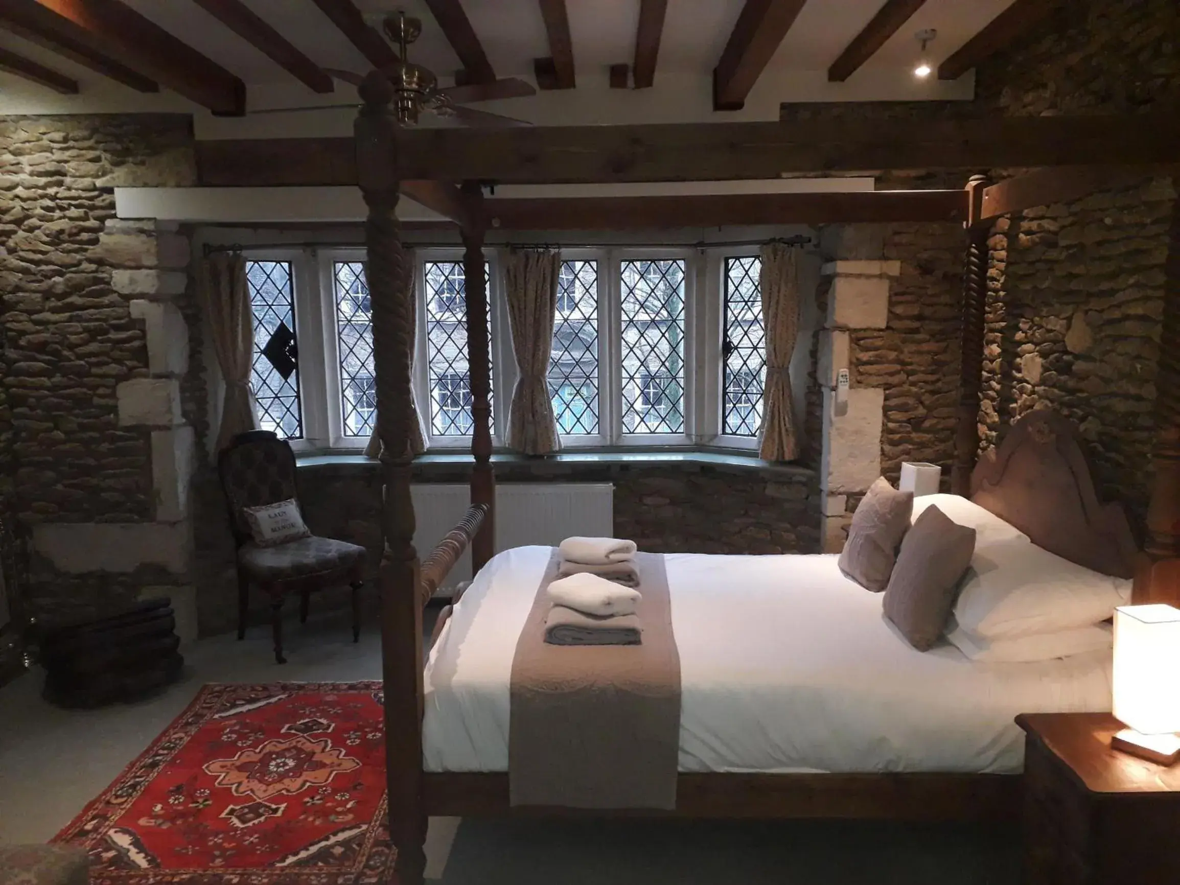 Superior Double Room in Swan Inn Lechlade Superior Double Room in Swan Inn Lechlade