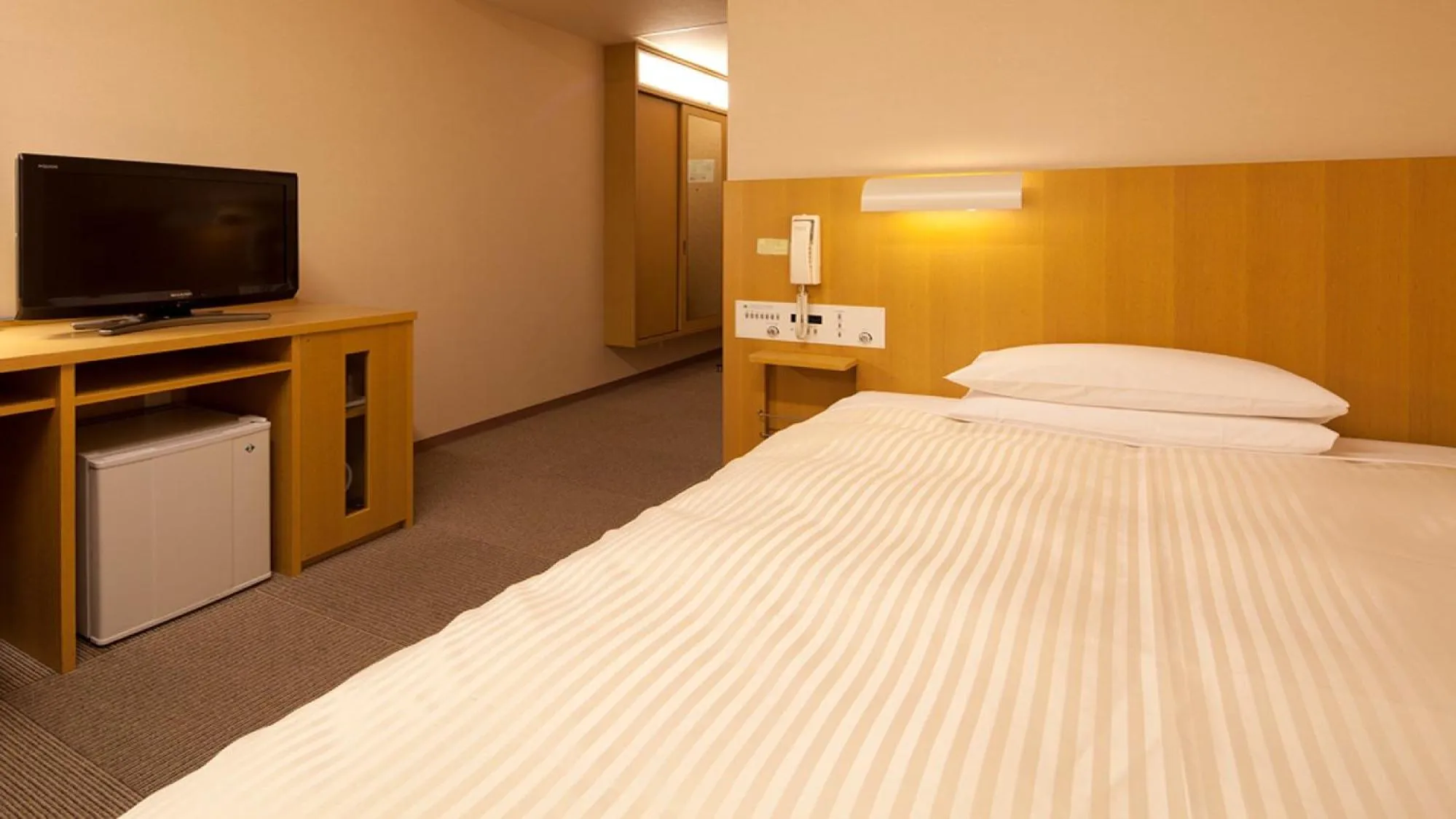 Photo of the whole room, Bed in Hotel Grand Hill Ichigaya