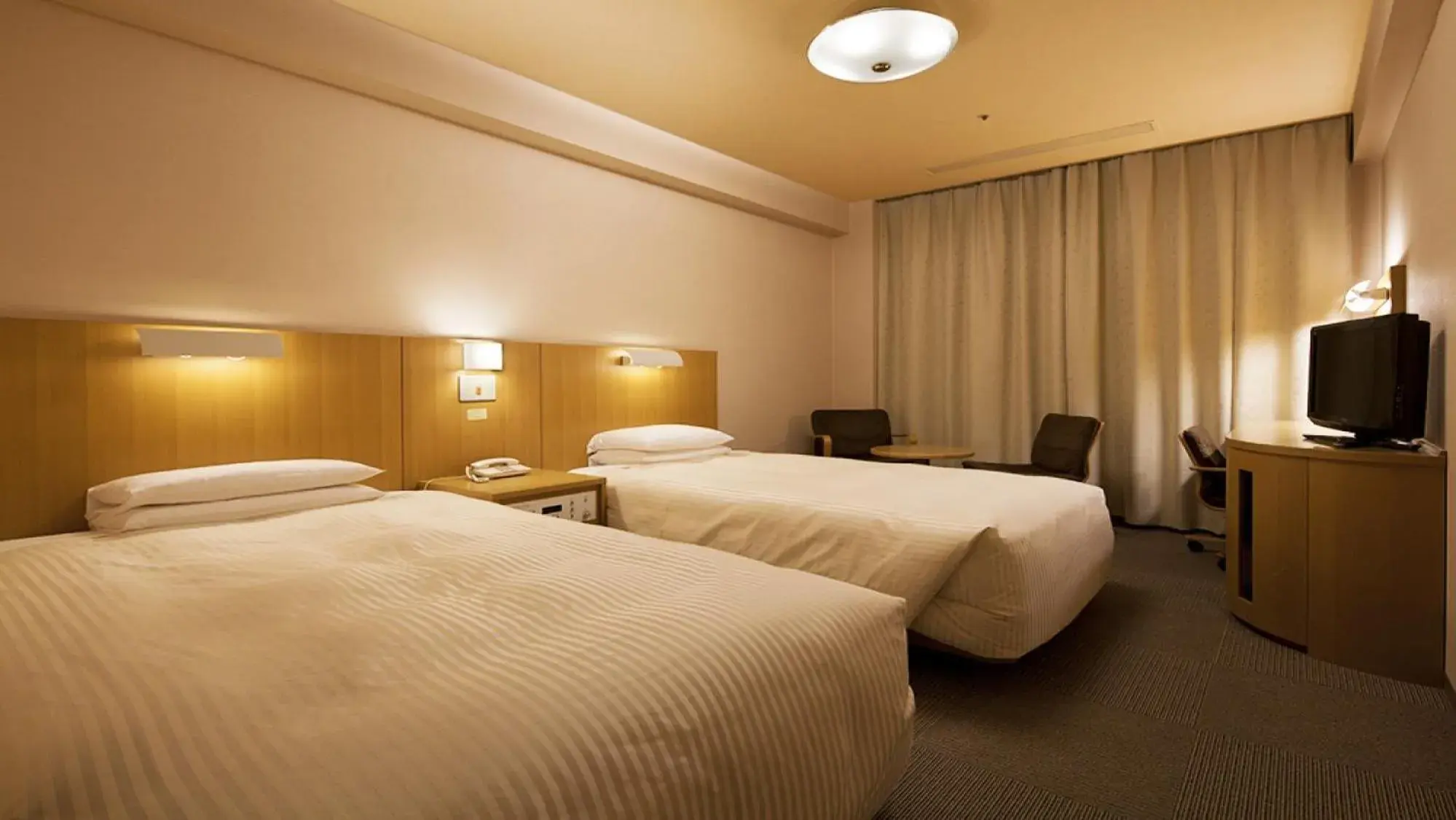 Comfort Twin Room in East Building - single occupancy - Smoking in Hotel Grand Hill Ichigaya Comfort Twin Room in East Building - single occupancy - Smoking in Hotel Grand Hill Ichigaya