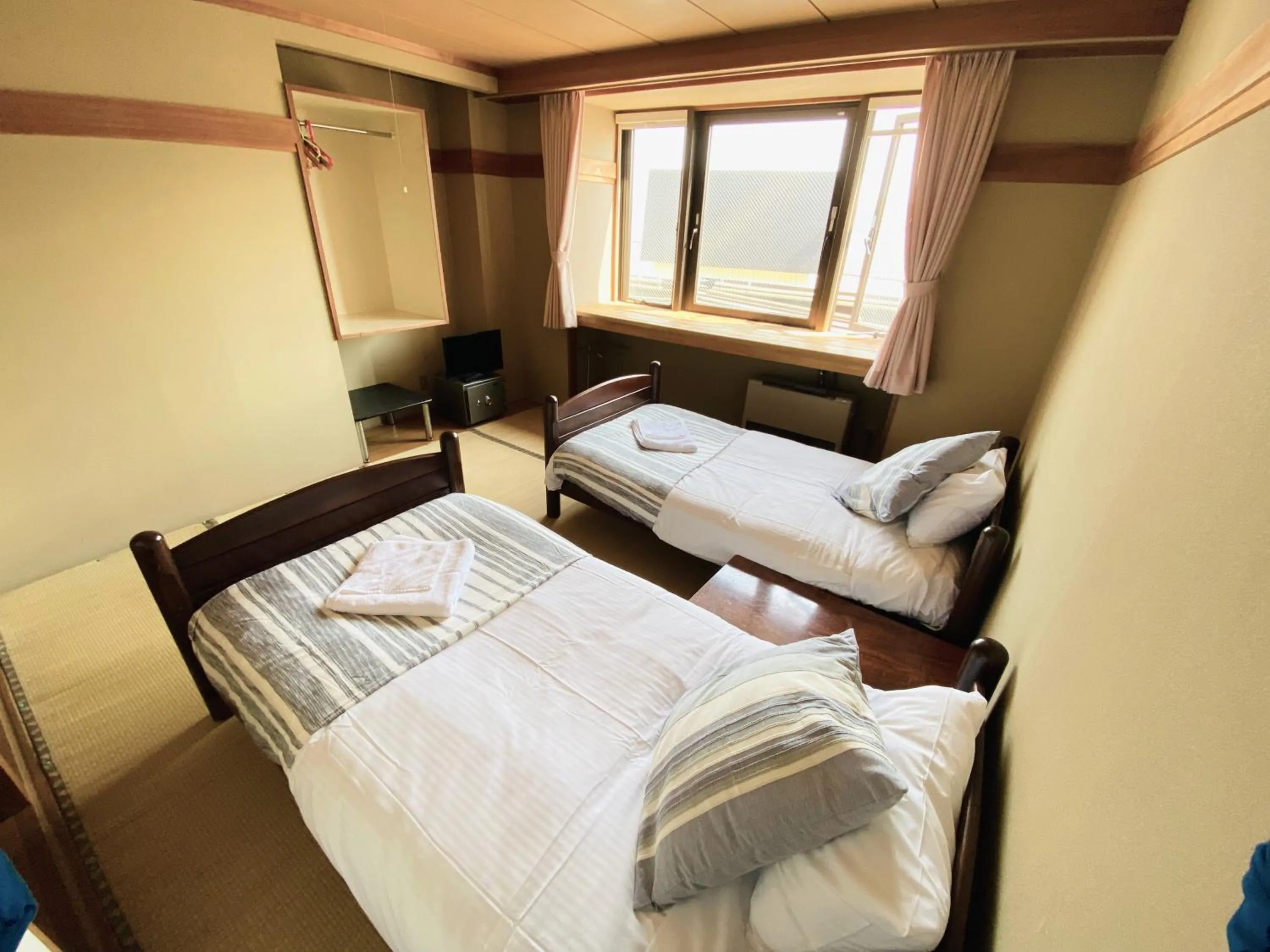 Photo of the whole room, Bed in Red Fox Lodge Myoko