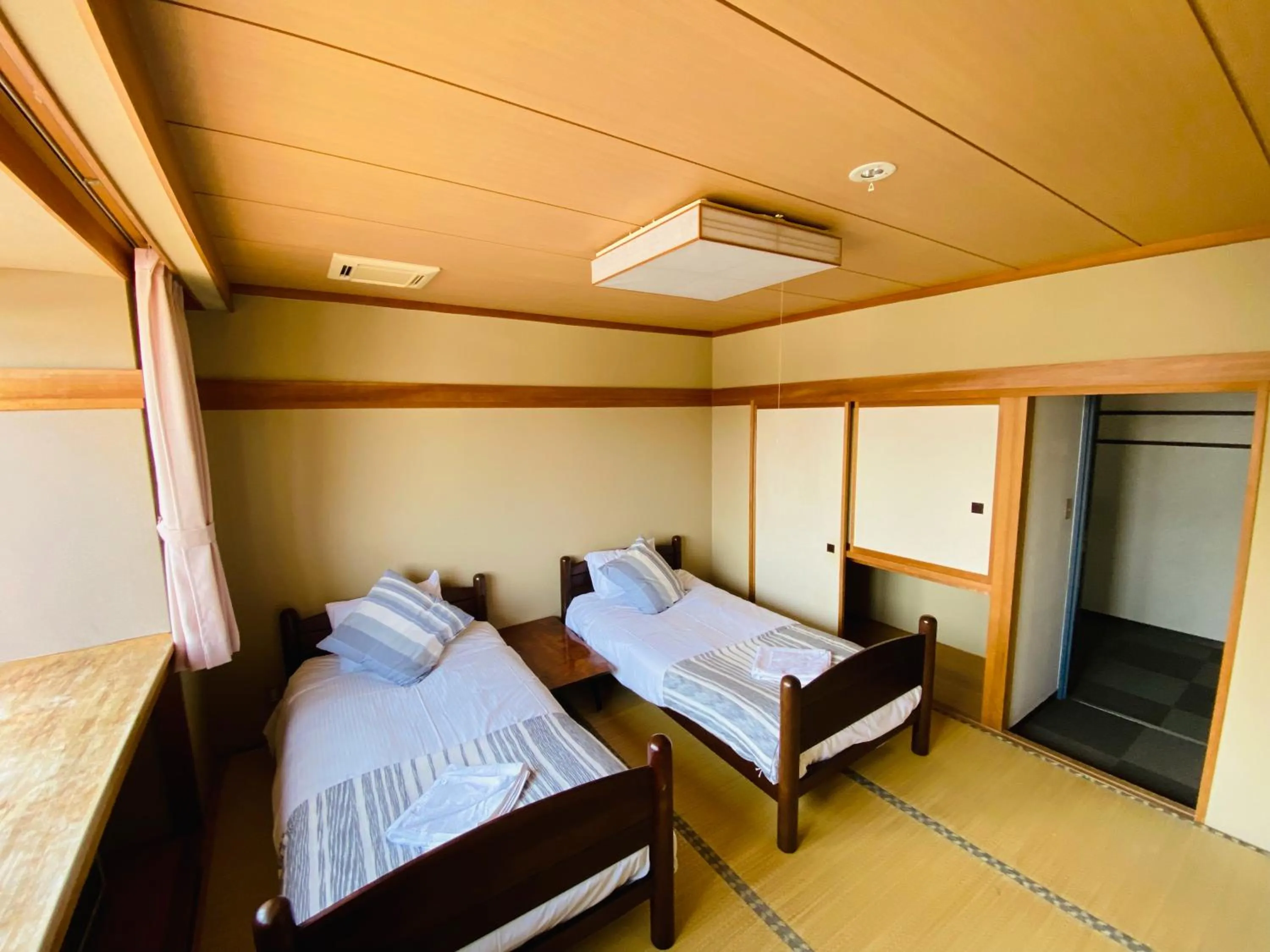 Photo of the whole room, Bed in Red Fox Lodge Myoko