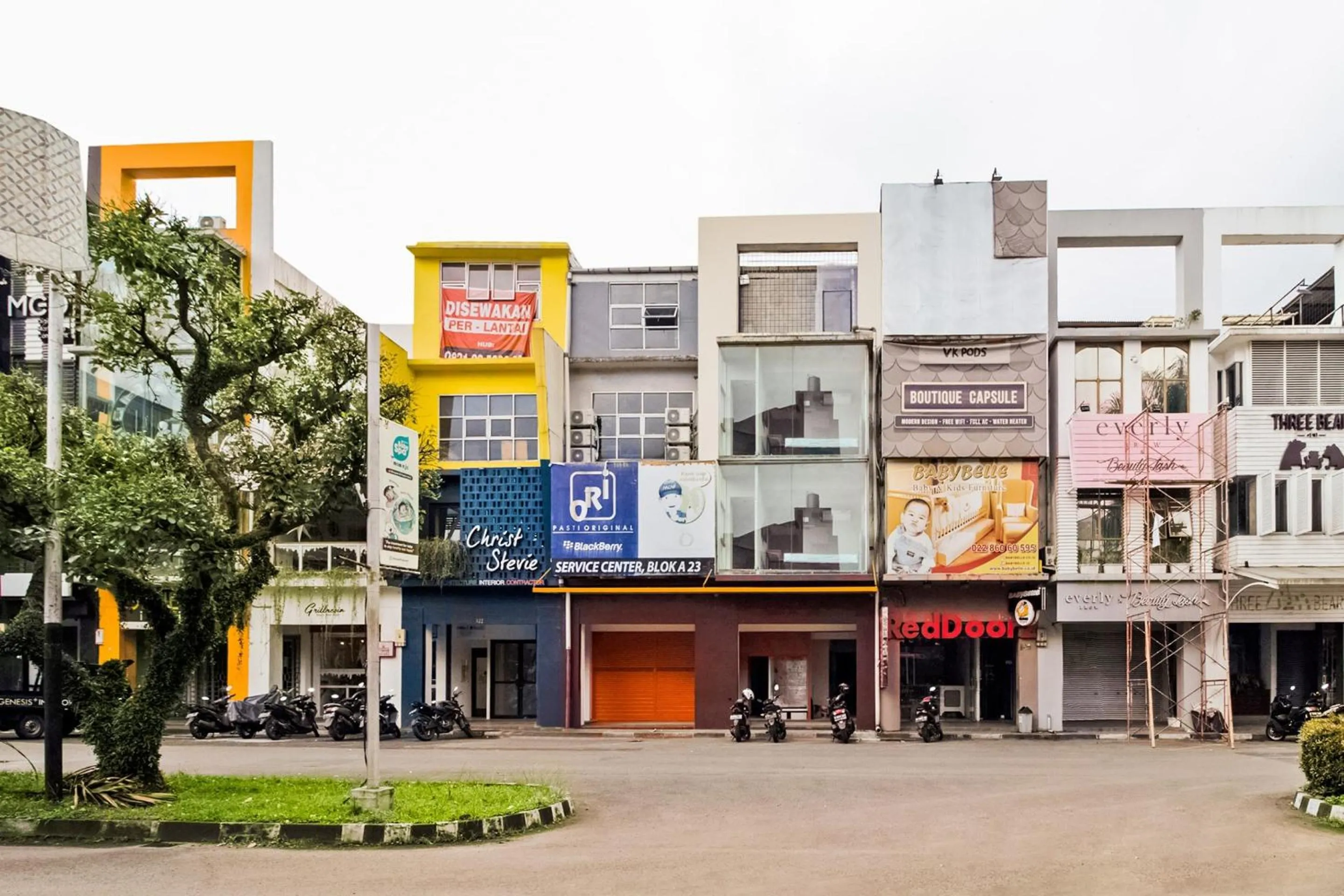 Facade/entrance in Collection O Kebon Jeruk Near Paskal 23 Formerly Sentral Paskal