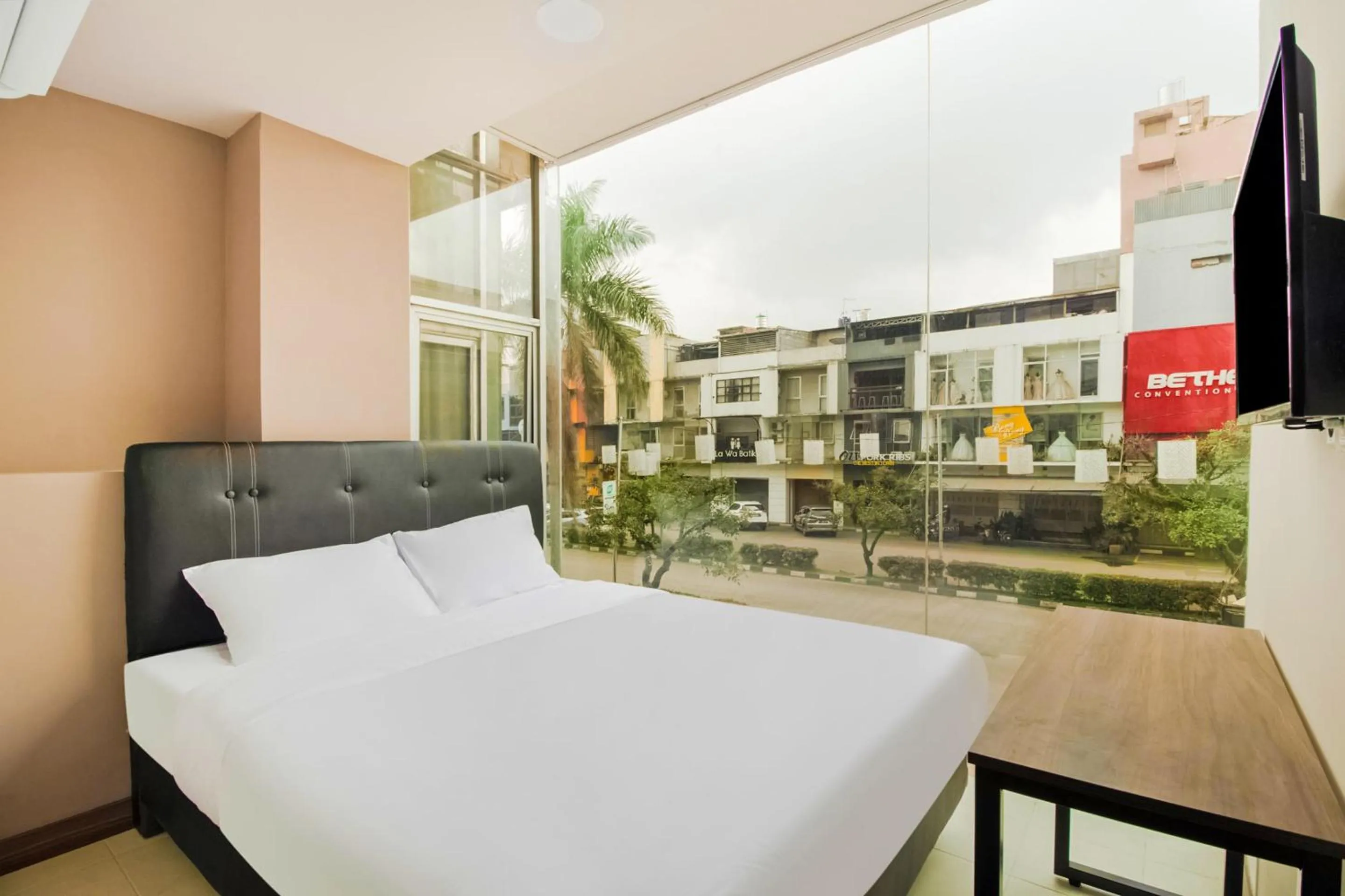 Bedroom in Collection O Kebon Jeruk Near Paskal 23 Formerly Sentral Paskal