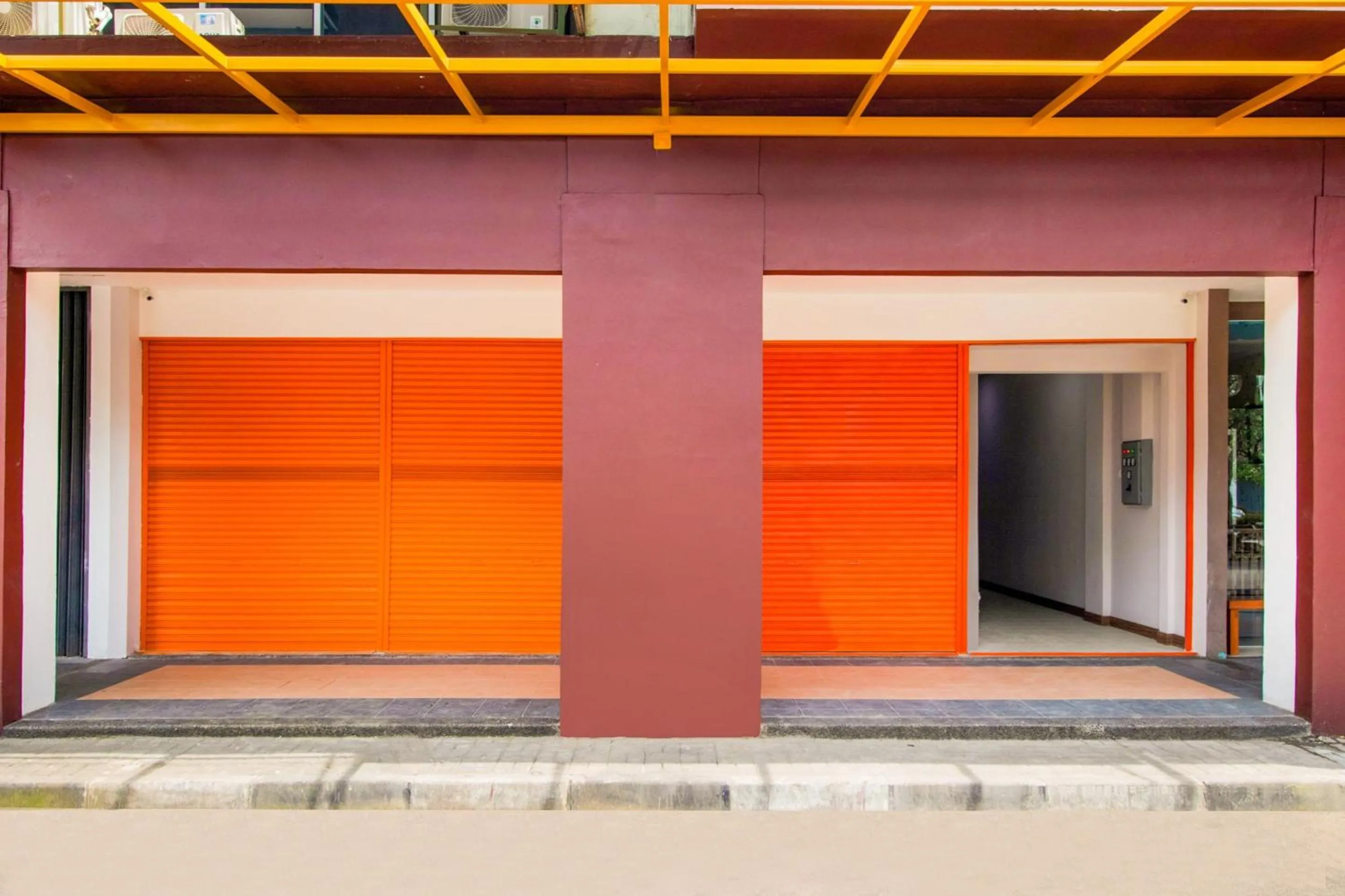 Facade/entrance in Collection O Kebon Jeruk Near Paskal 23 Formerly Sentral Paskal