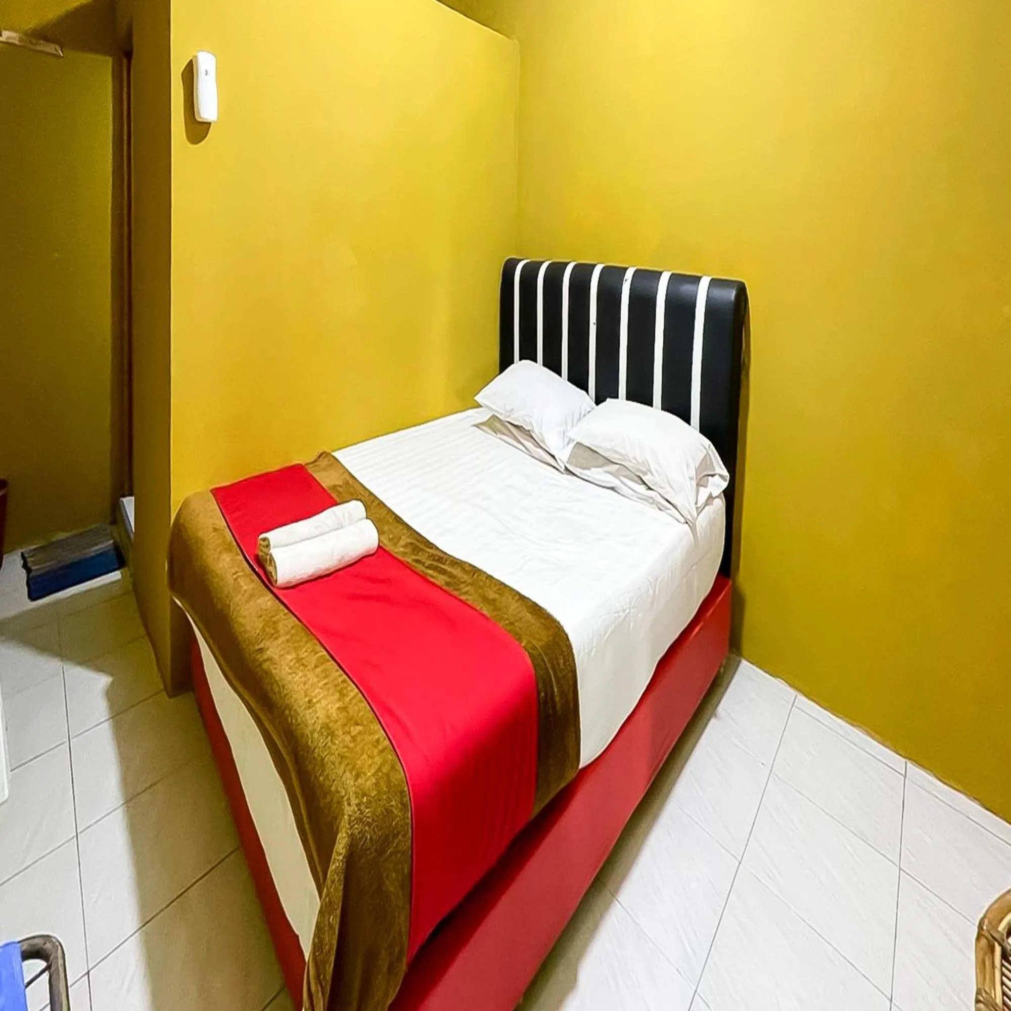 Bedroom, Bed in Pondok Yanti Sarii RedPartner