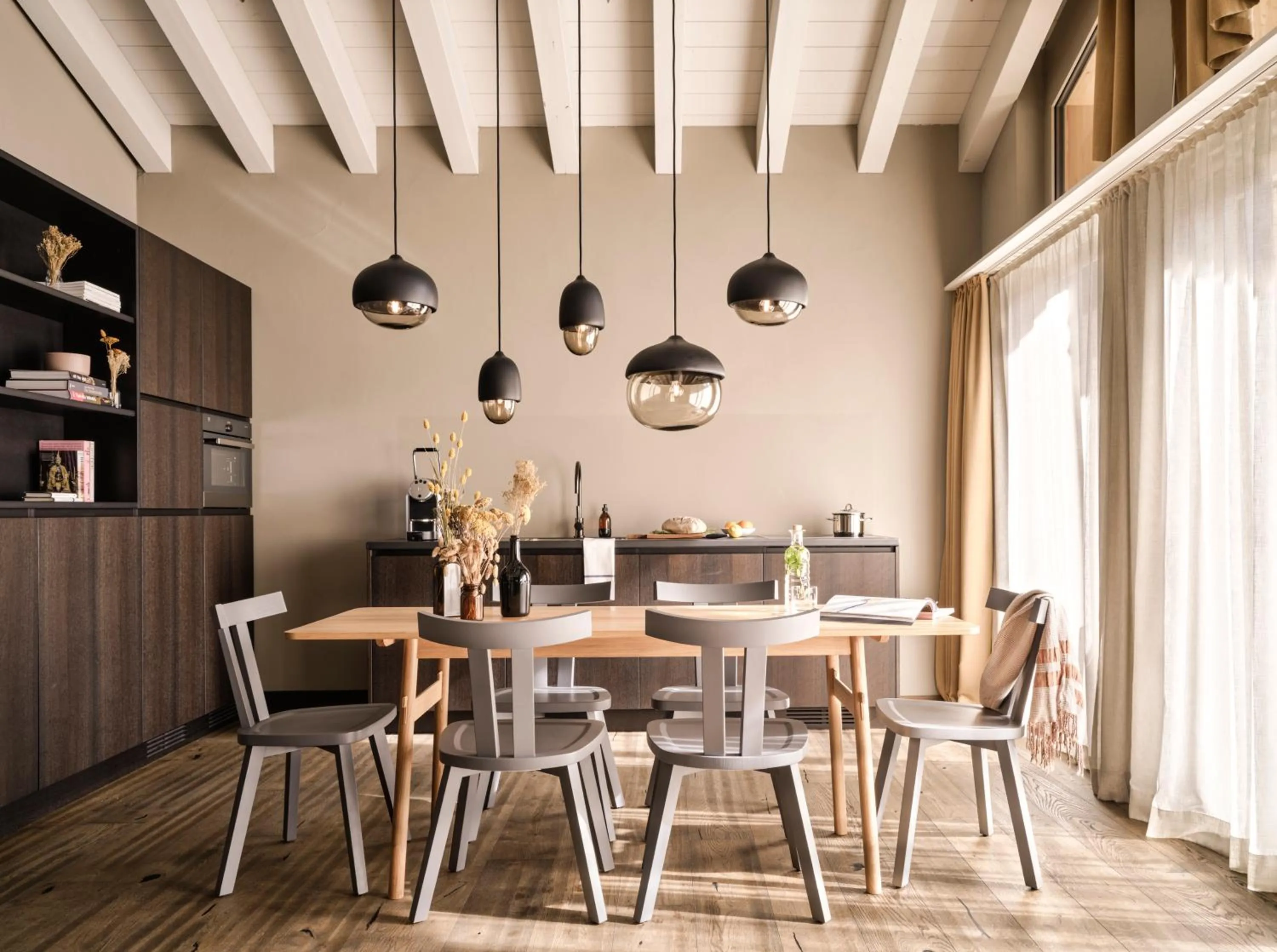 Dining area in Nomad by CERVO Mountain Resort