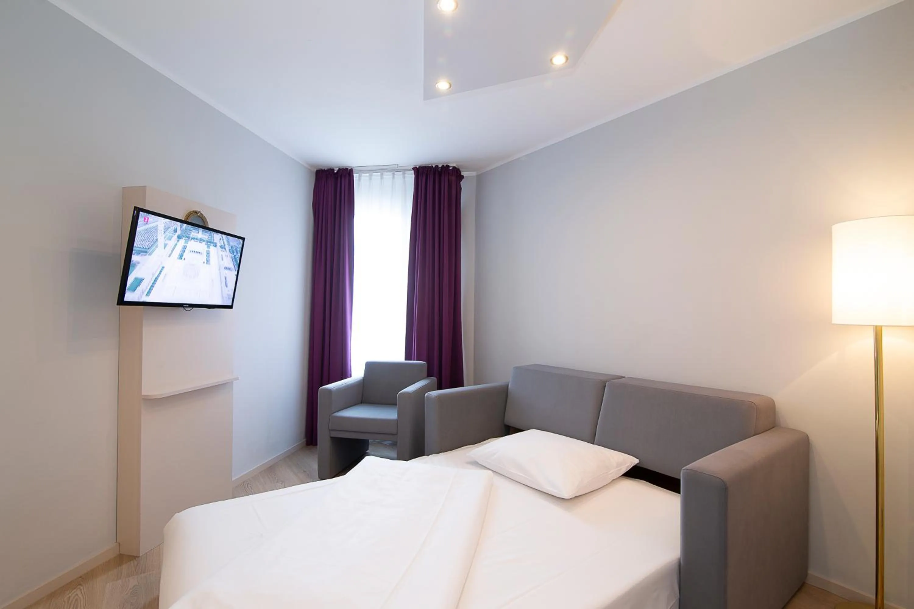 Photo of the whole room, Bed in Nautic Hotel Bremerhaven