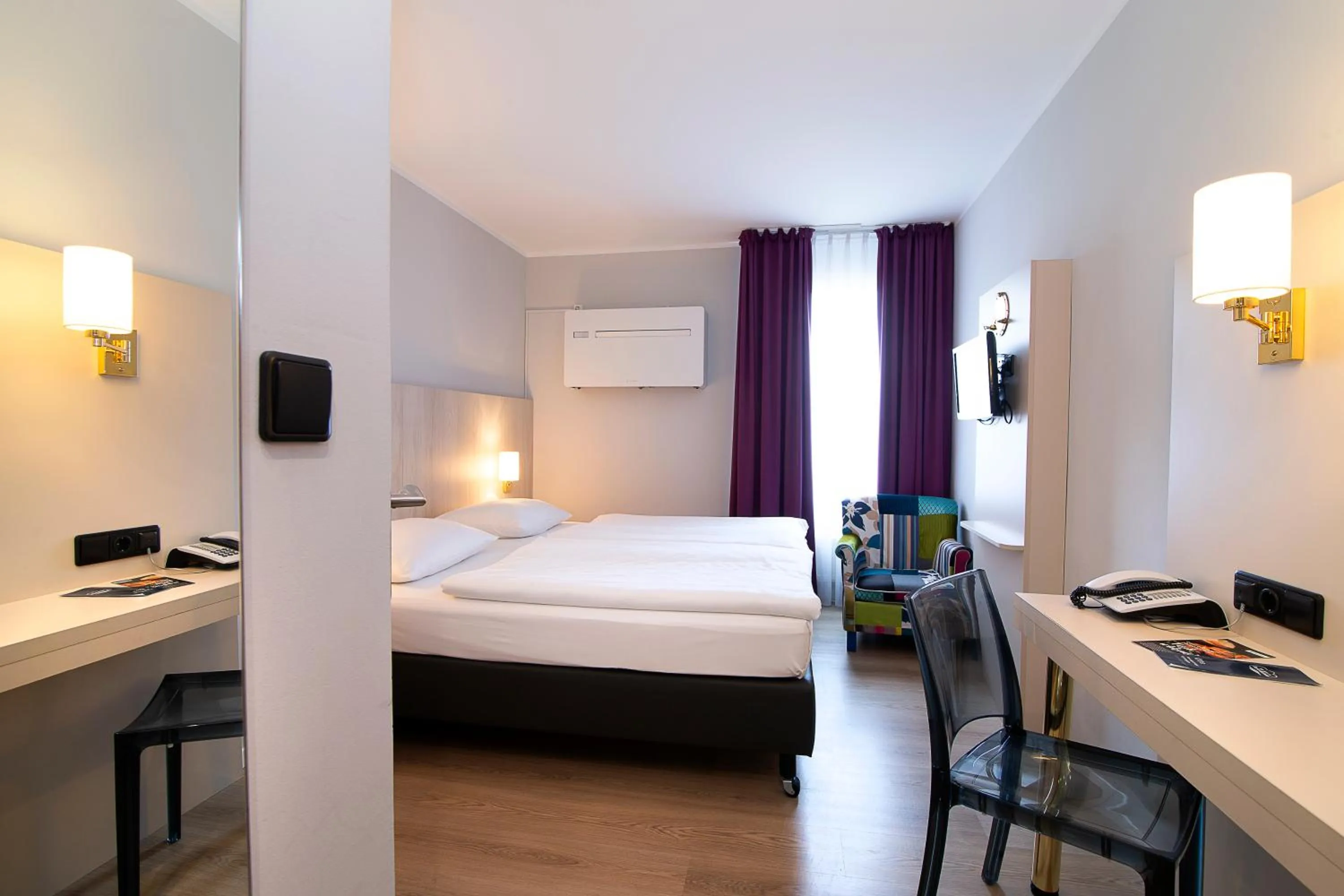 Photo of the whole room, Bed in Nautic Hotel Bremerhaven