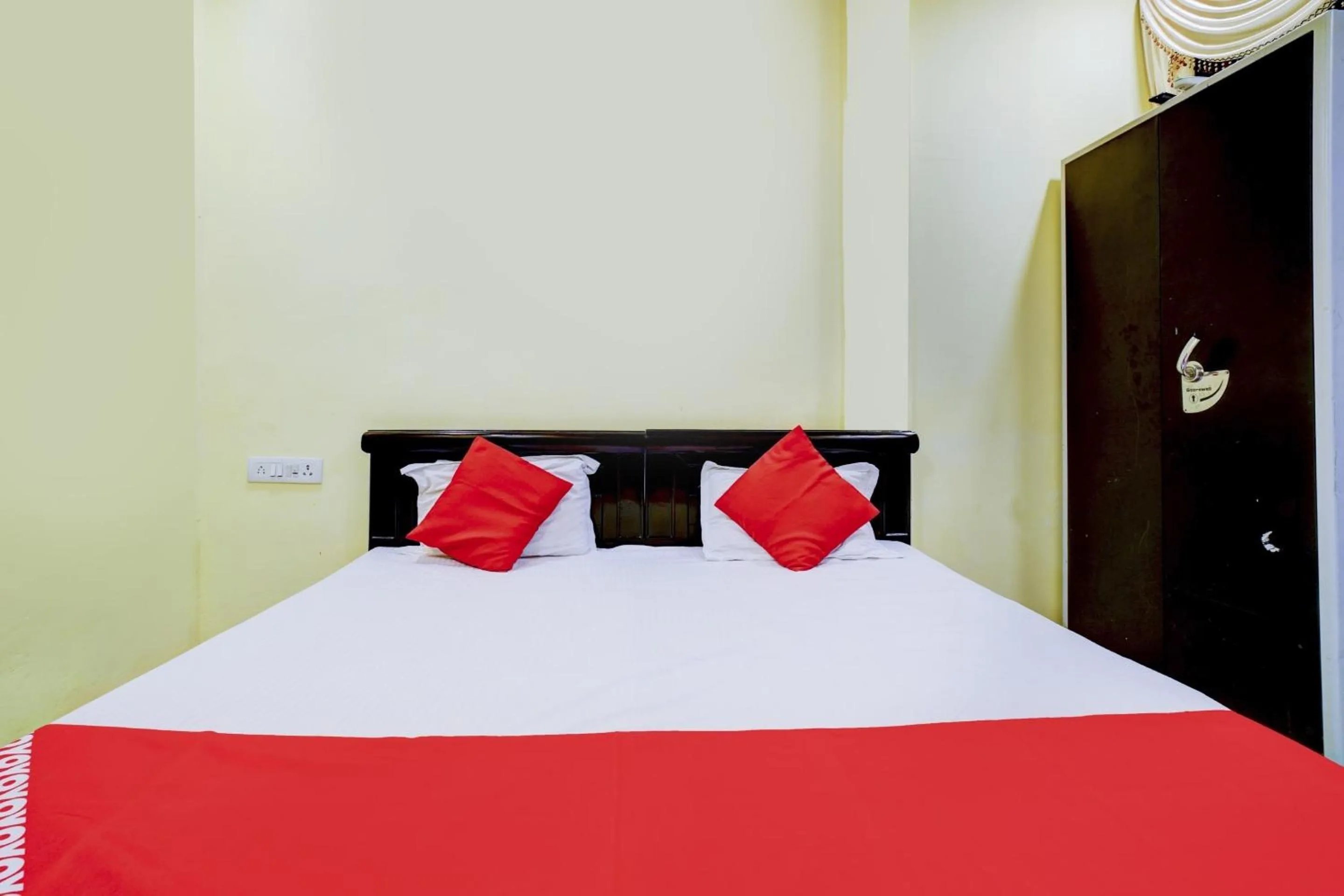 Bedroom, Bed in Hotel O Imperial Guest House