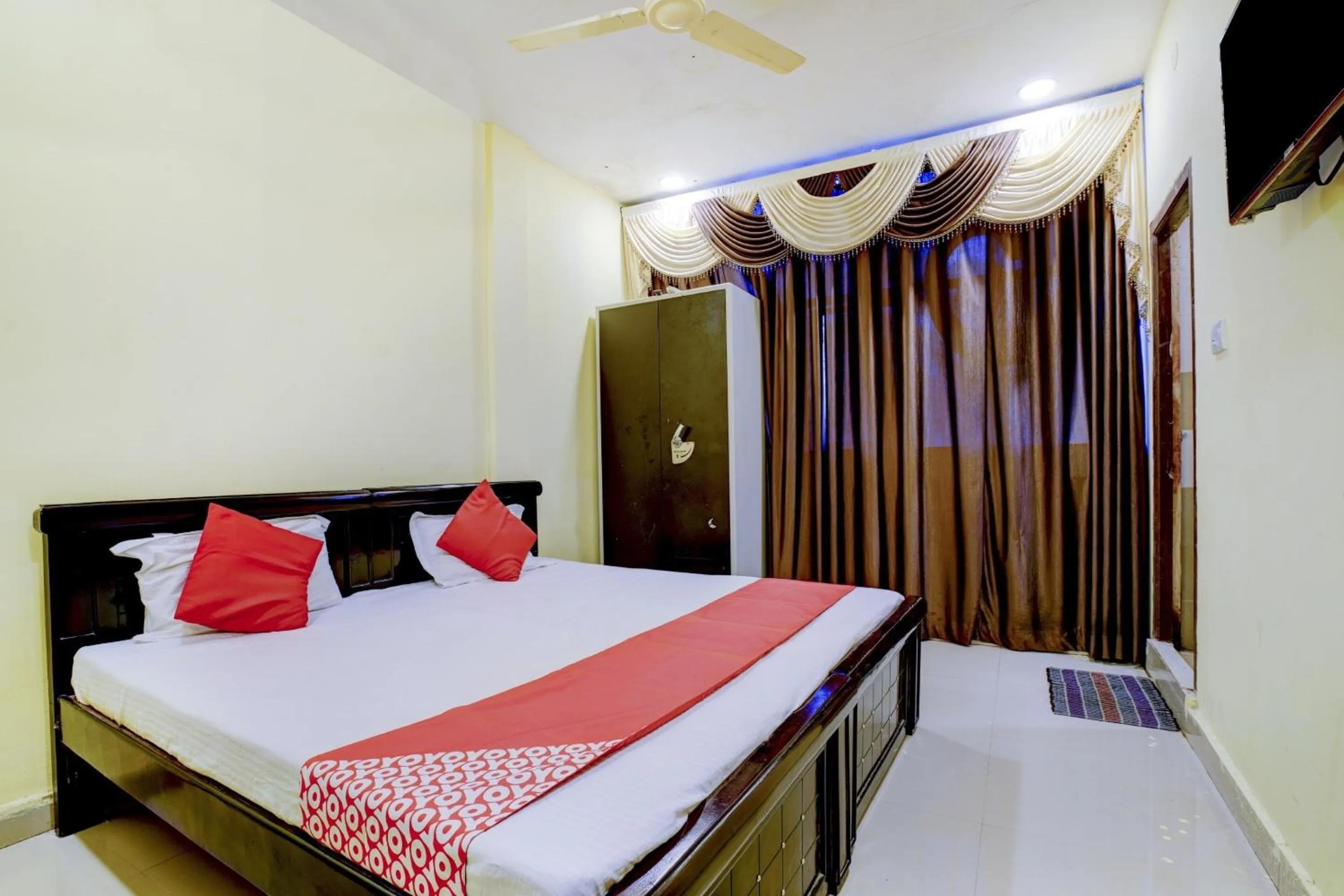 Bedroom, Bed in Hotel O Imperial Guest House