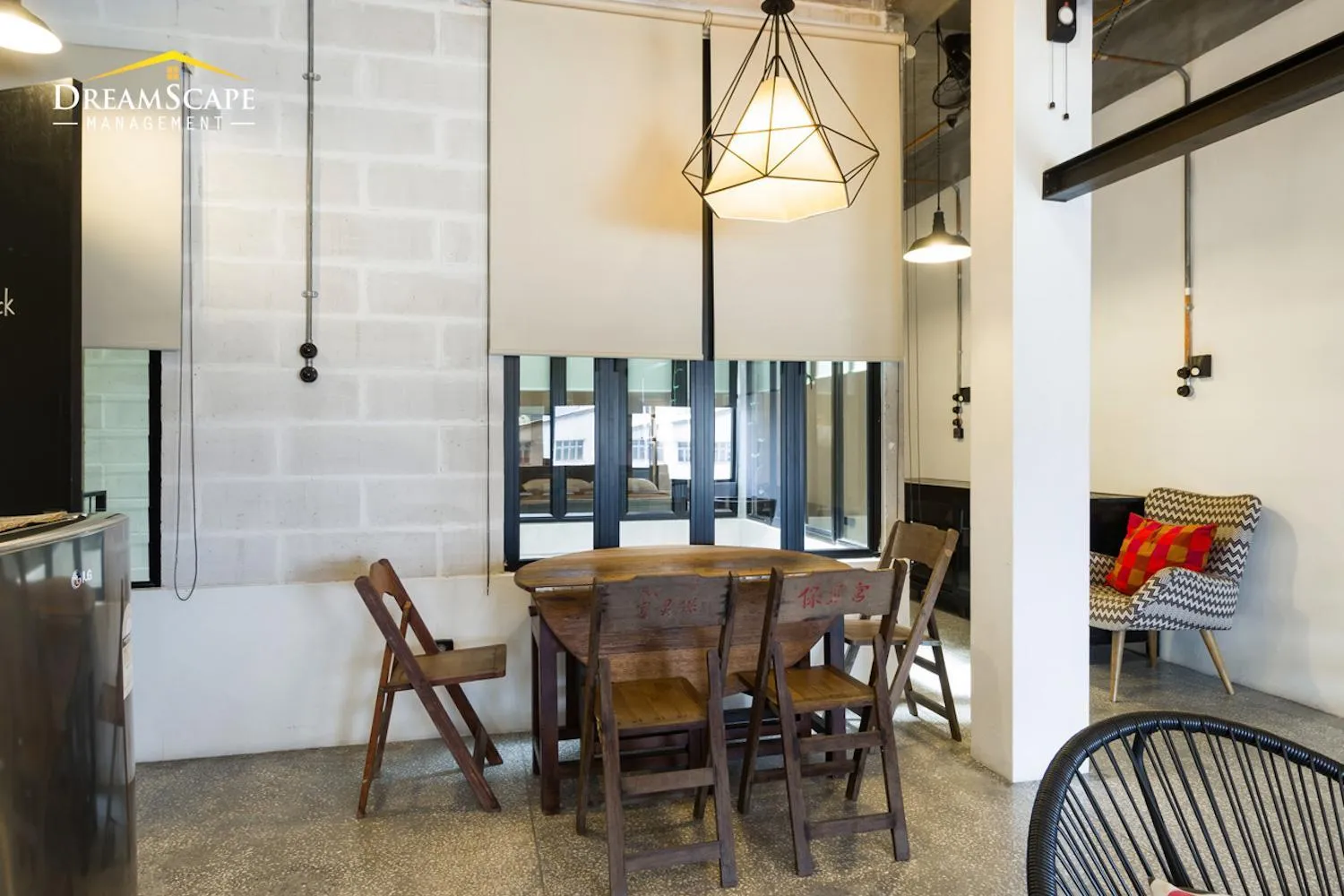 Dining area in Belakang KongHeng By DreamScape