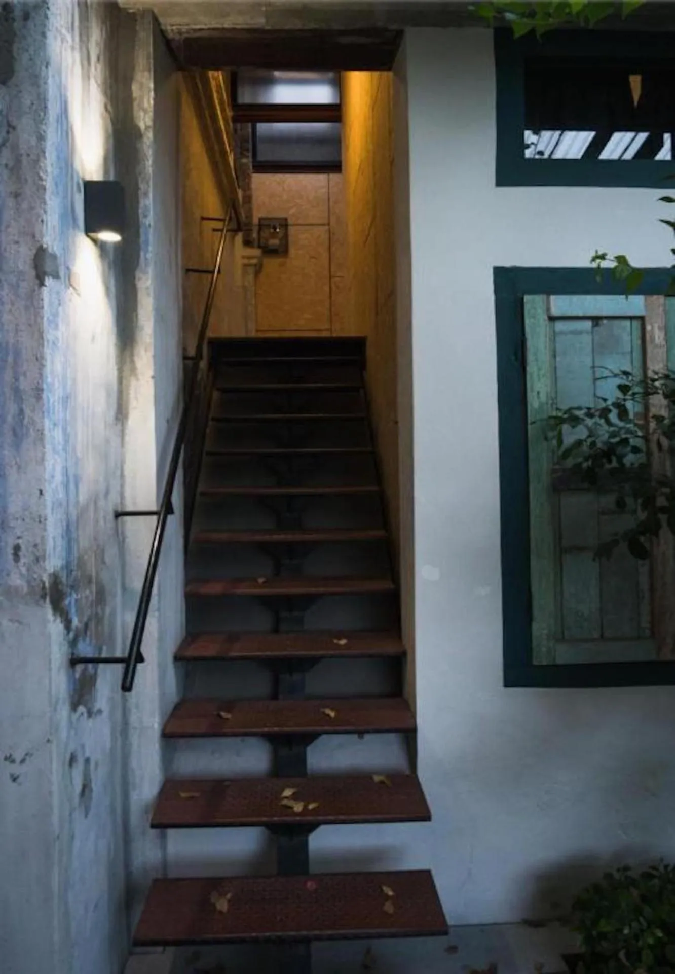 Facade/entrance in Belakang KongHeng By DreamScape