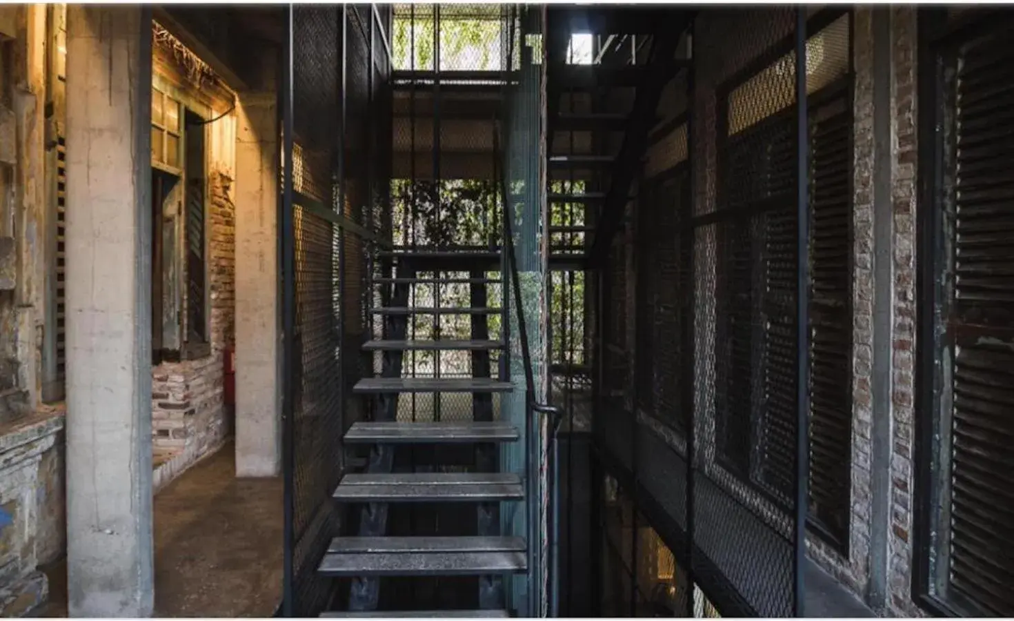 Facade/entrance in Belakang KongHeng By DreamScape Facade/entrance in Belakang KongHeng By DreamScape