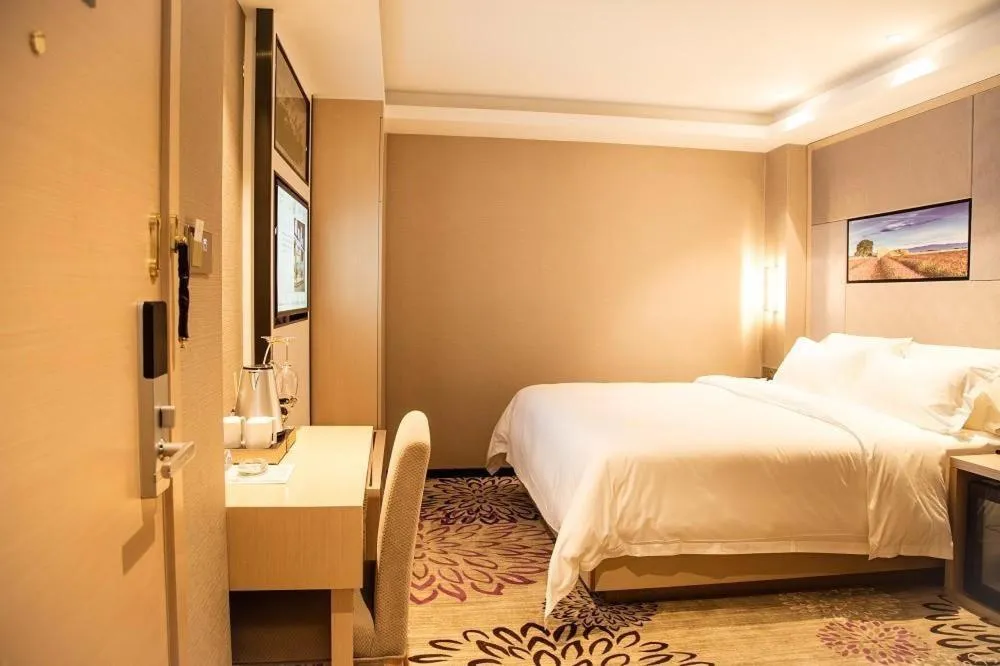 Bed in Lavande Hotels·Shenzhen North Railway Station Bantian Metro Station